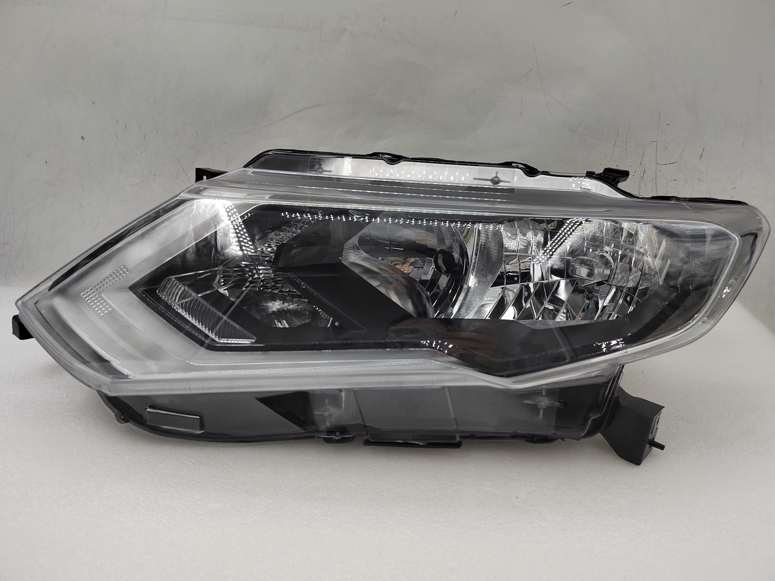 NISSAN X-TRAIL T32 2017-2019 HALOGEN L.H.S HEADLIGHT ASSEMBLY