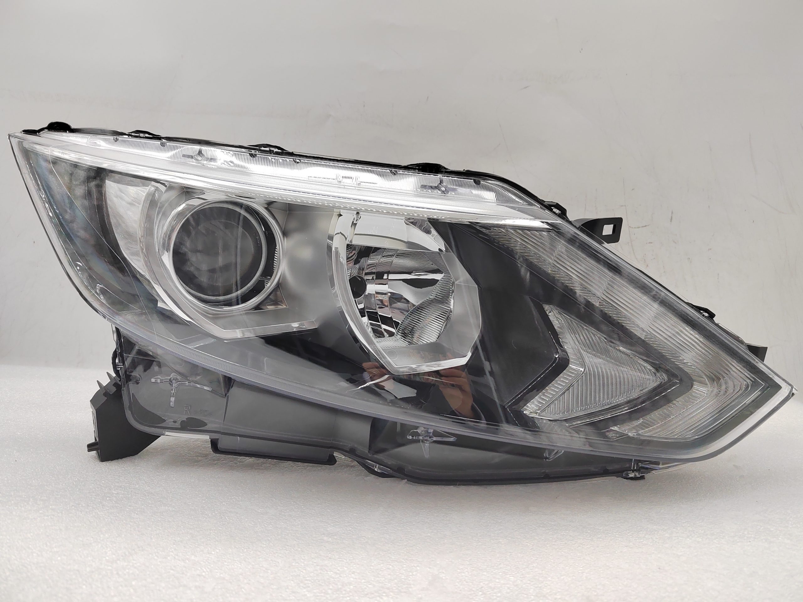 NISSAN QASHQAI J11 2014-2016 HALOGEN R.H.S HEADLIGHT ASSEMBLY