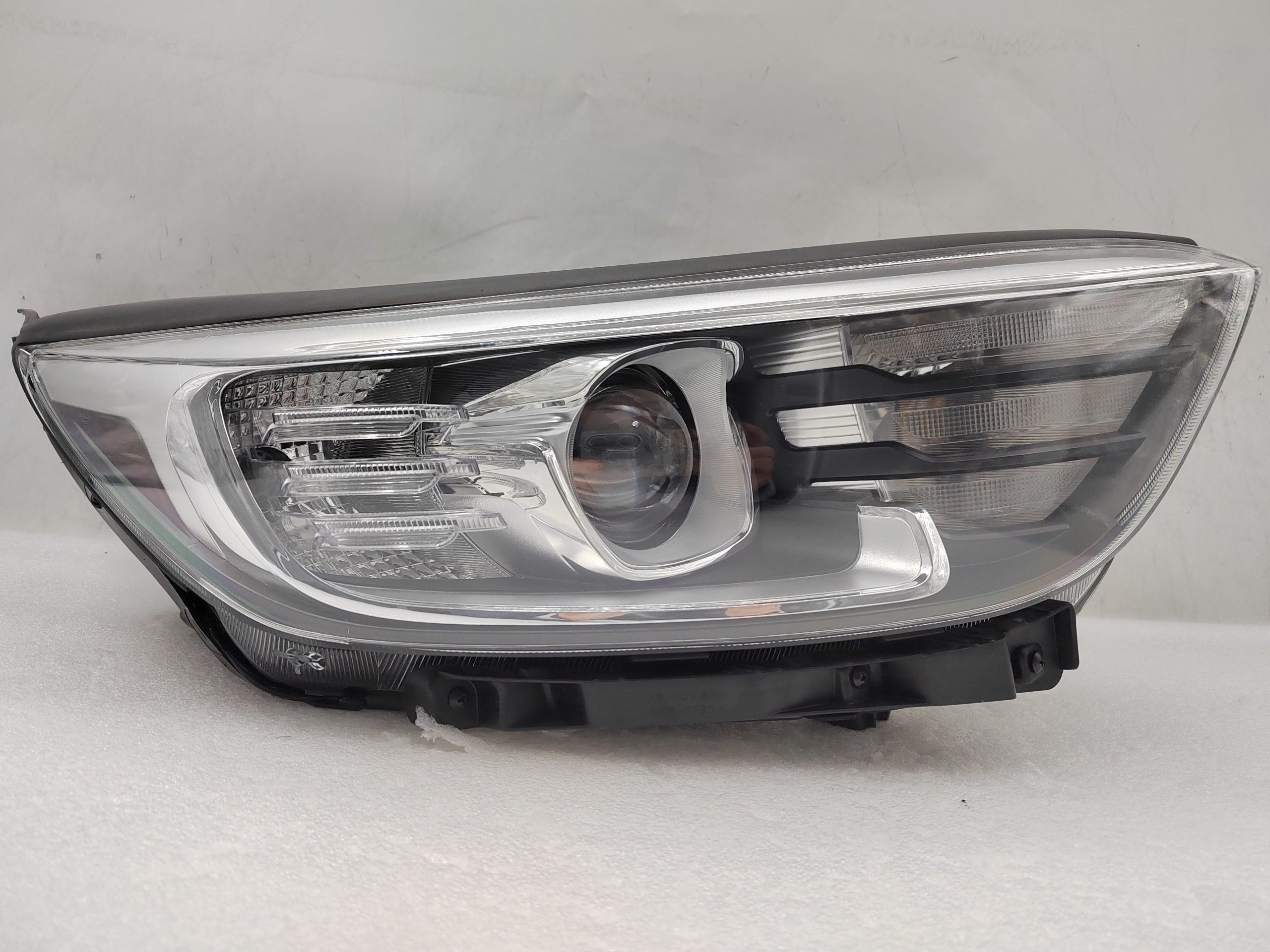 KIA STONIC 2021-2023 HALOGEN R.H.S HEADLIGHT ASSEMBLY