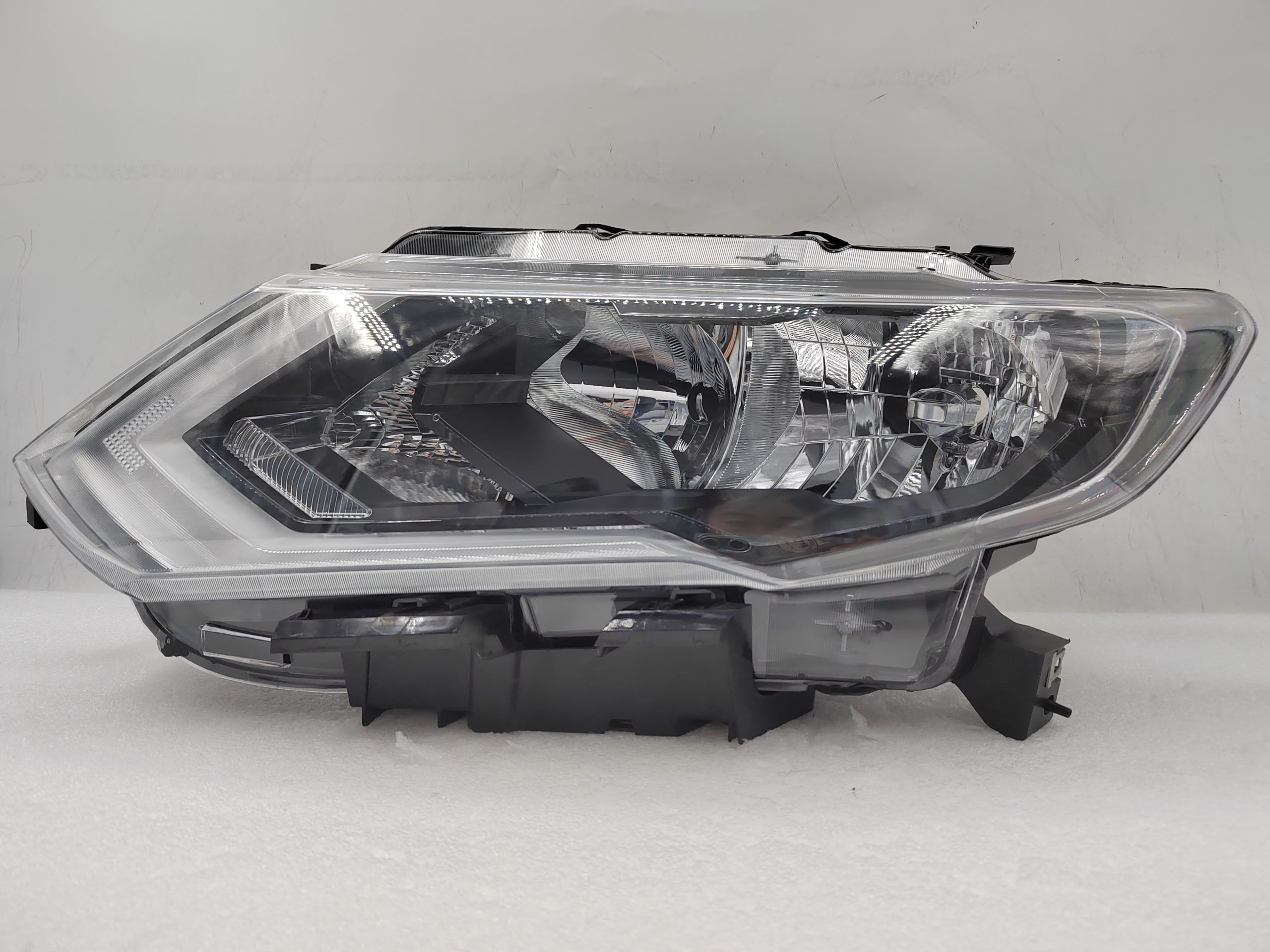 NISSAN X-TRAIL T32 2017-2019 HALOGEN L.H.S HEADLIGHT ASSEMBLY