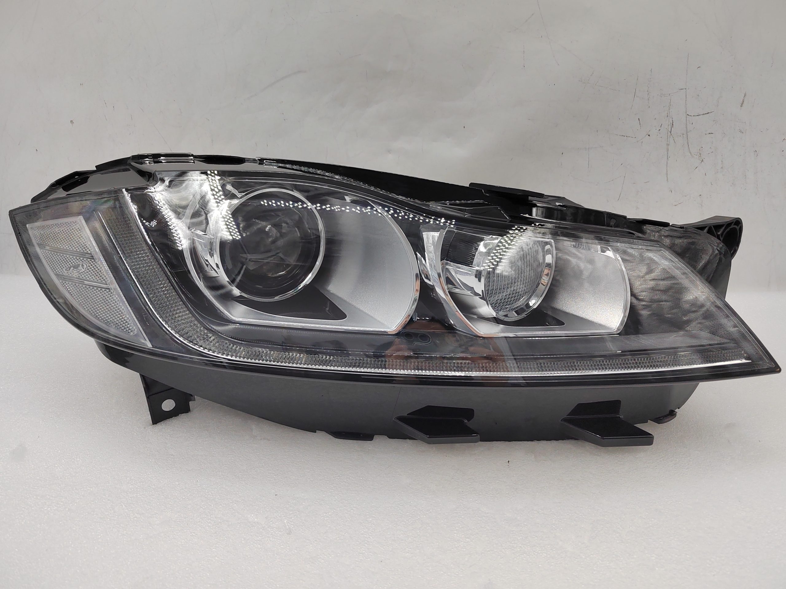 JAGUAR XF 2016-2020 XENON R.H.S HEADLIGHT ASSEMBLY