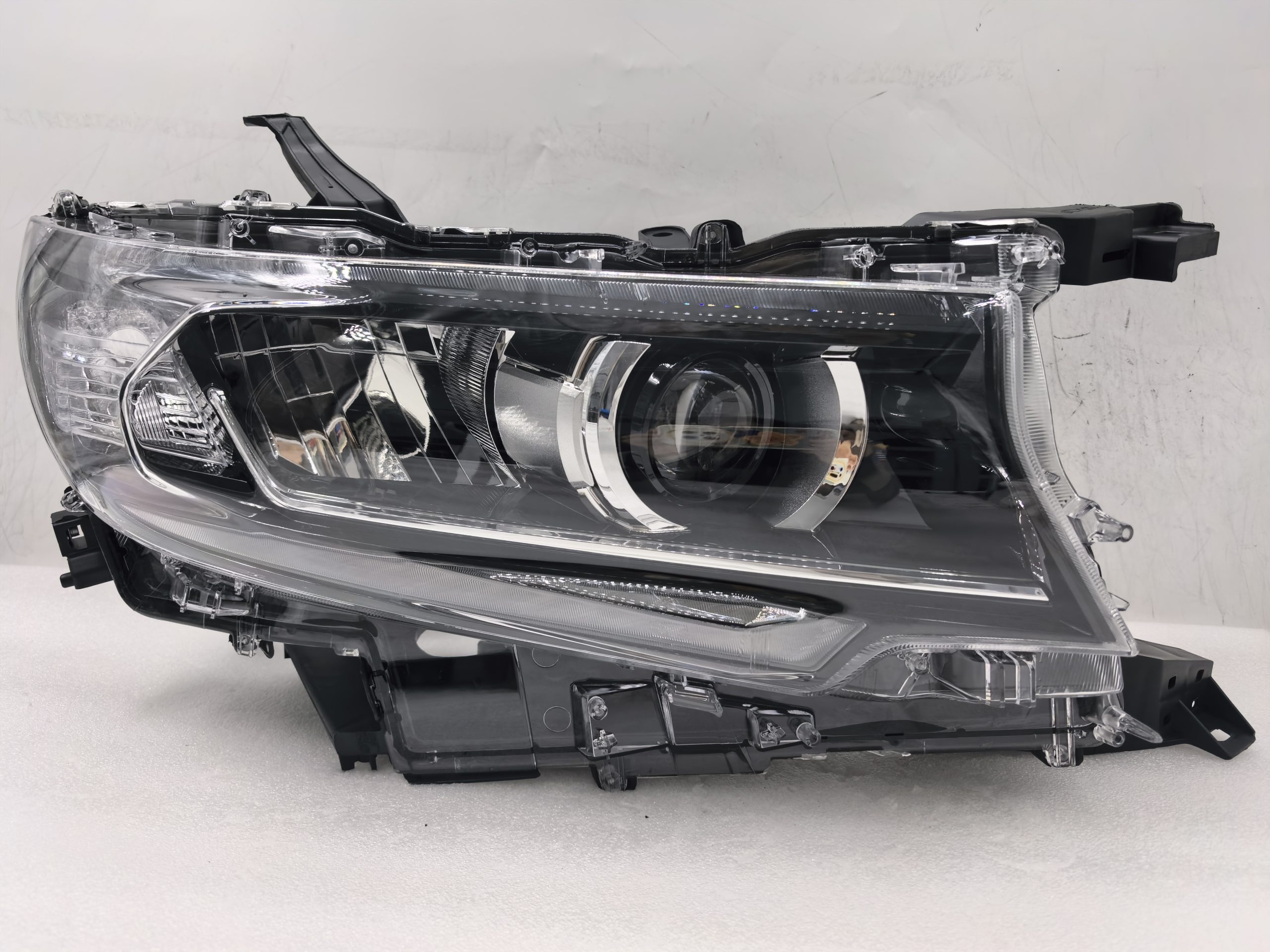 TOYOTA LANDCRUISER PRADO 150 GDJ150R 2018-2022 LED R.H.S HEADLIGHT ASSEMBLY