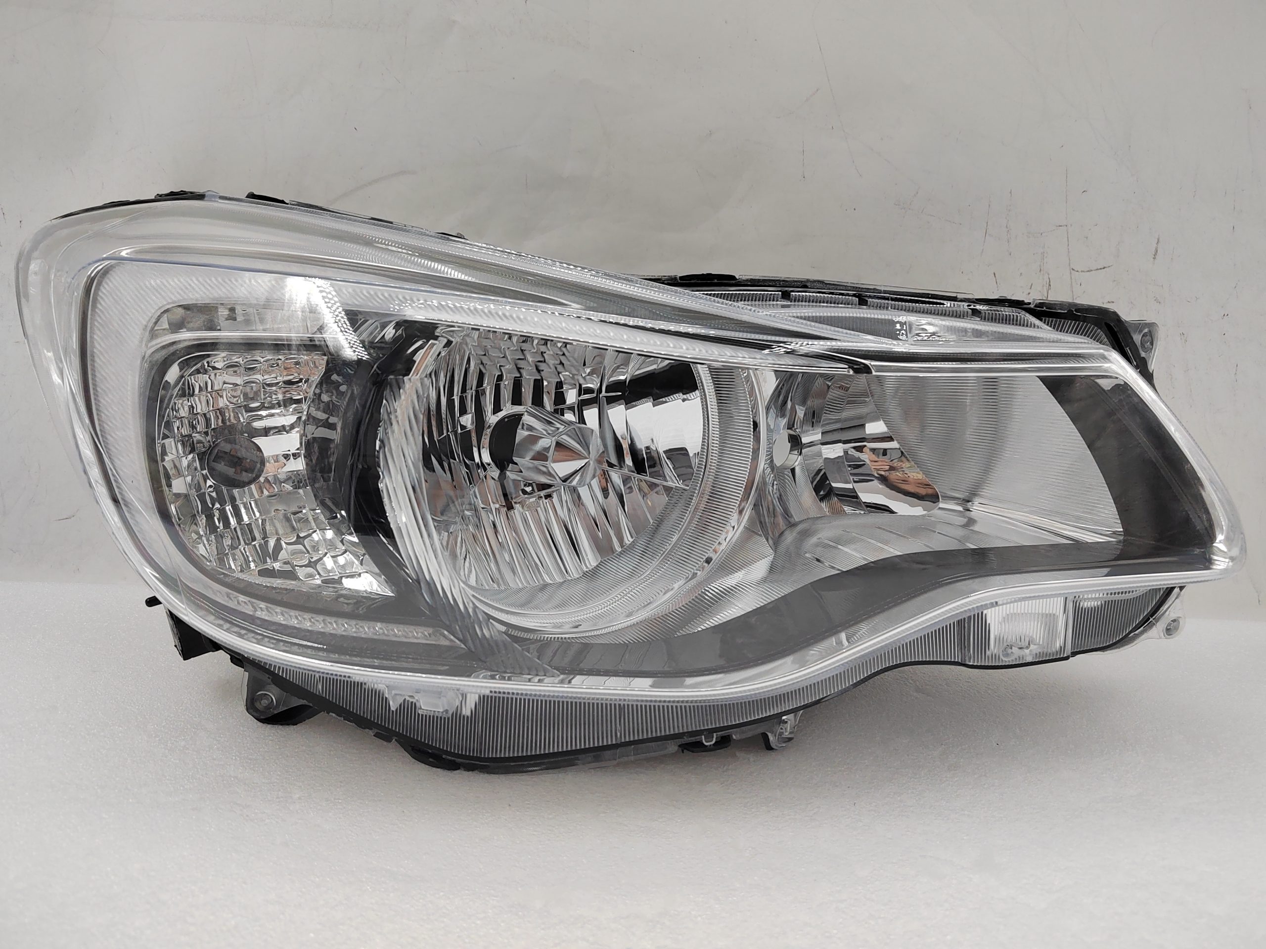 SUBARU IMPREZA XV 2012-2016 XENON R.H.S HEADLIGHT ASSEMBLY