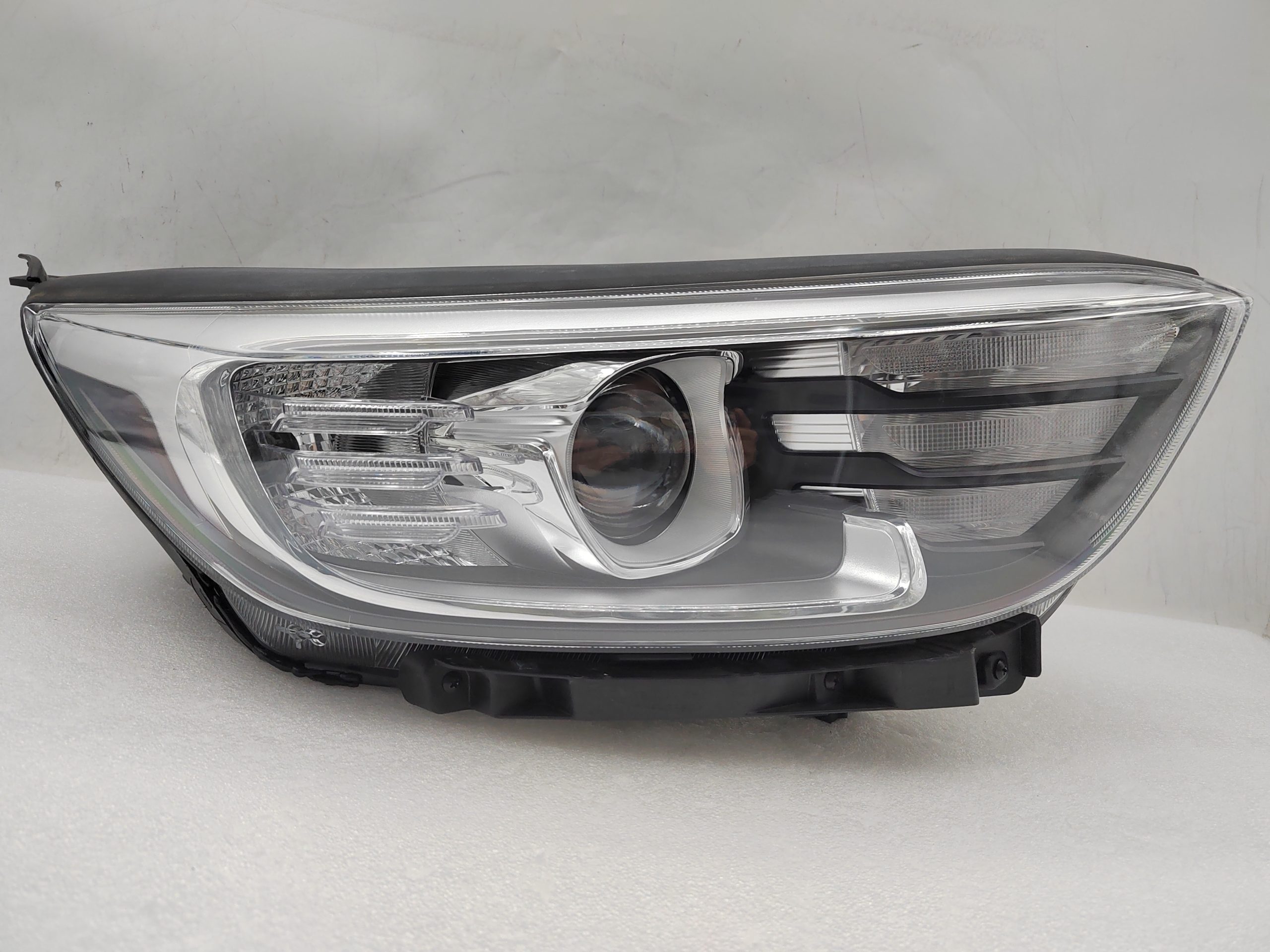 KIA STONIC 2021-2023 HALOGEN R.H.S HEADLIGHT ASSEMBLY