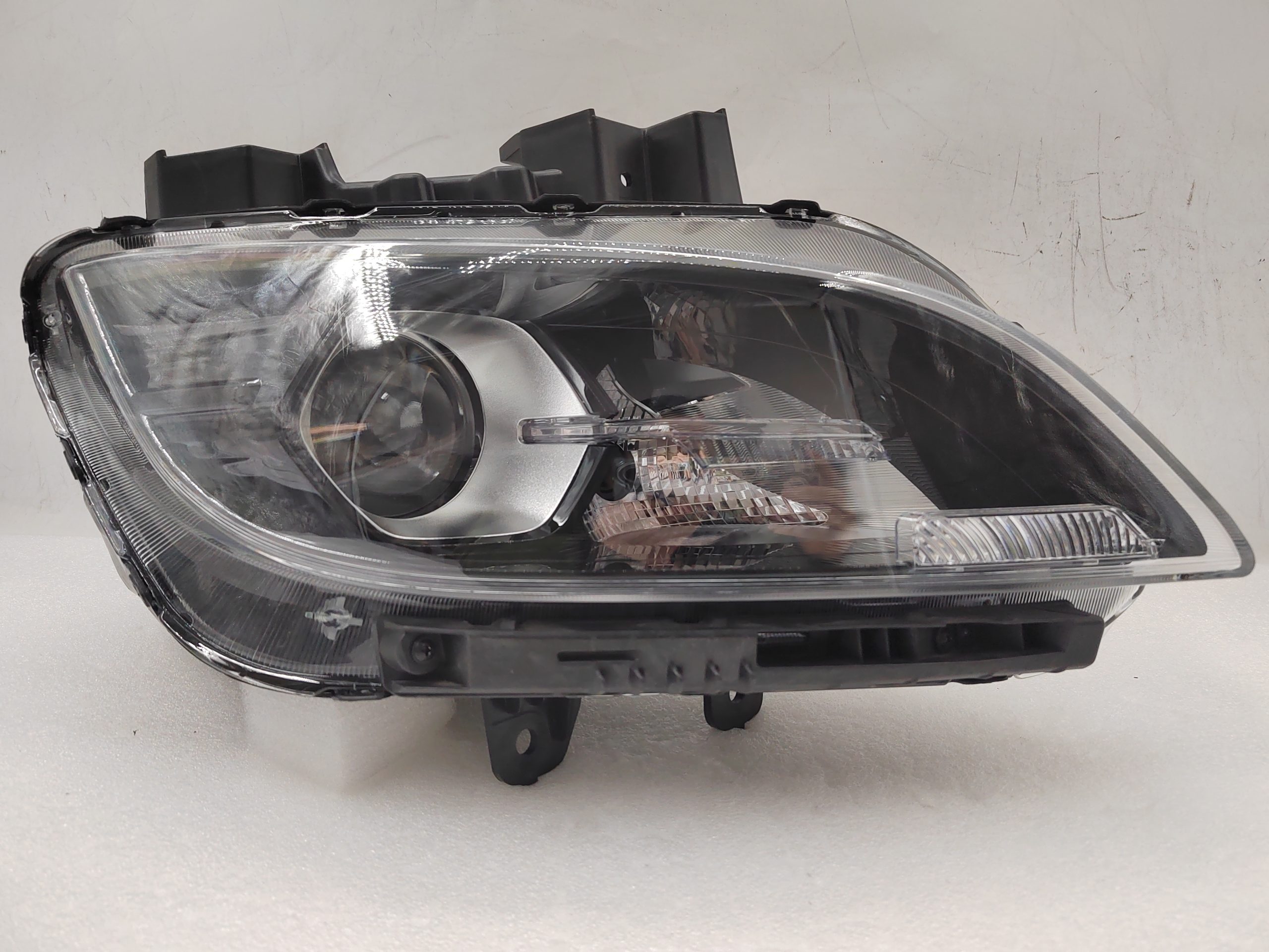 HYUNDAI KONA 2021-2023 HALOGEN R.H.S HEADLIGHT ASSEMBLY