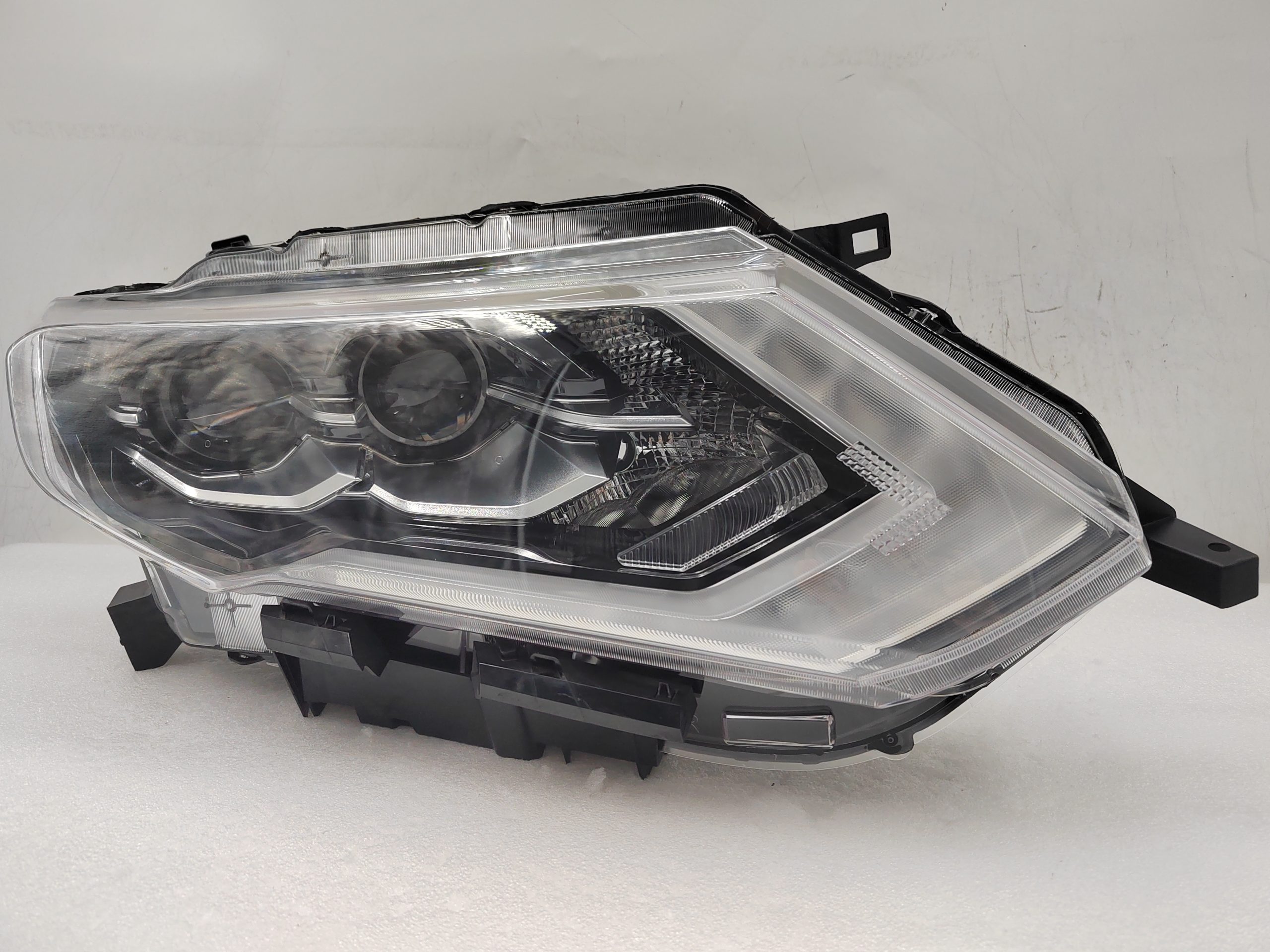 NISSAN X-TRAIL T32 2017-2019 LED R.H.S HEADLIGHT ASSEMBLY