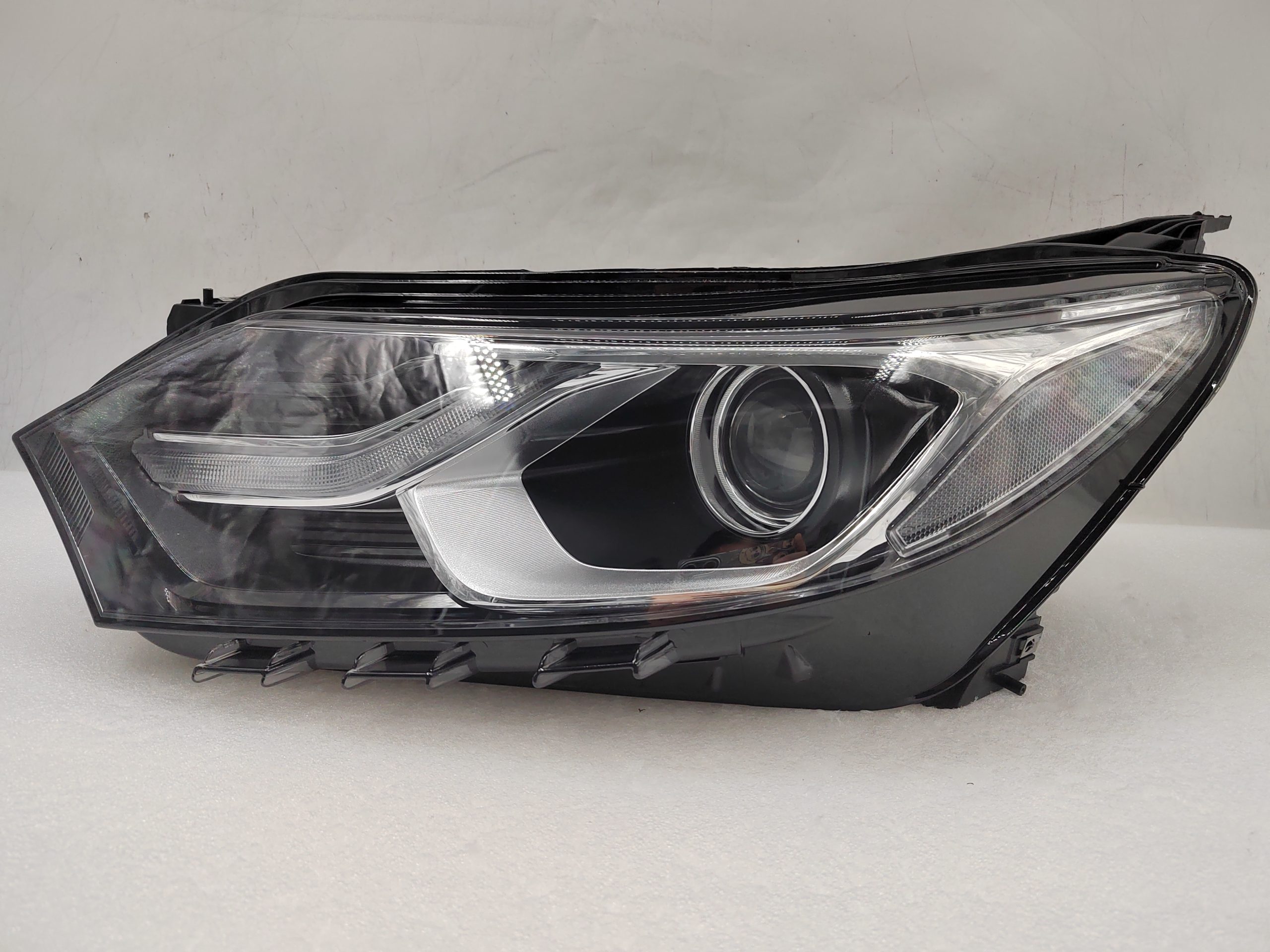 HOLDEN EQUINOX 2018-2020 XENON L.H.S HEADLIGHT ASSEMBLY