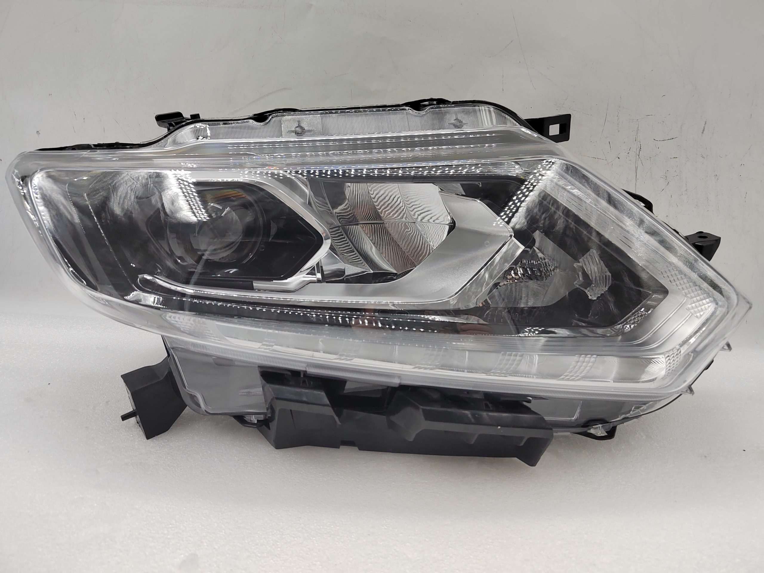 NISSAN X-TRAIL 2014-2016 LED R.H.S HEADLIGHT ASSEMBLY