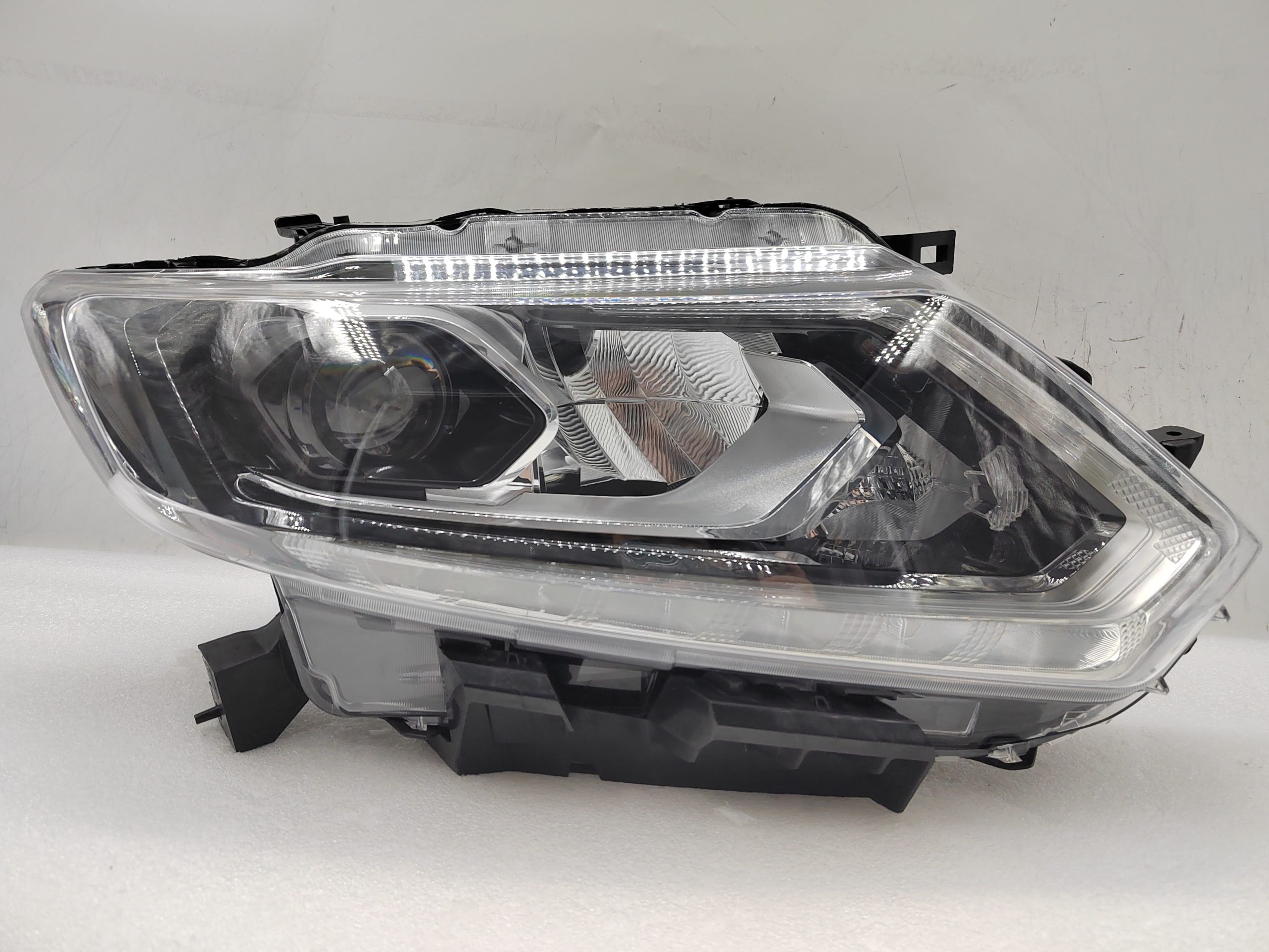 NISSAN X-TRAIL 2014-2016 LED R.H.S HEADLIGHT ASSEMBLY