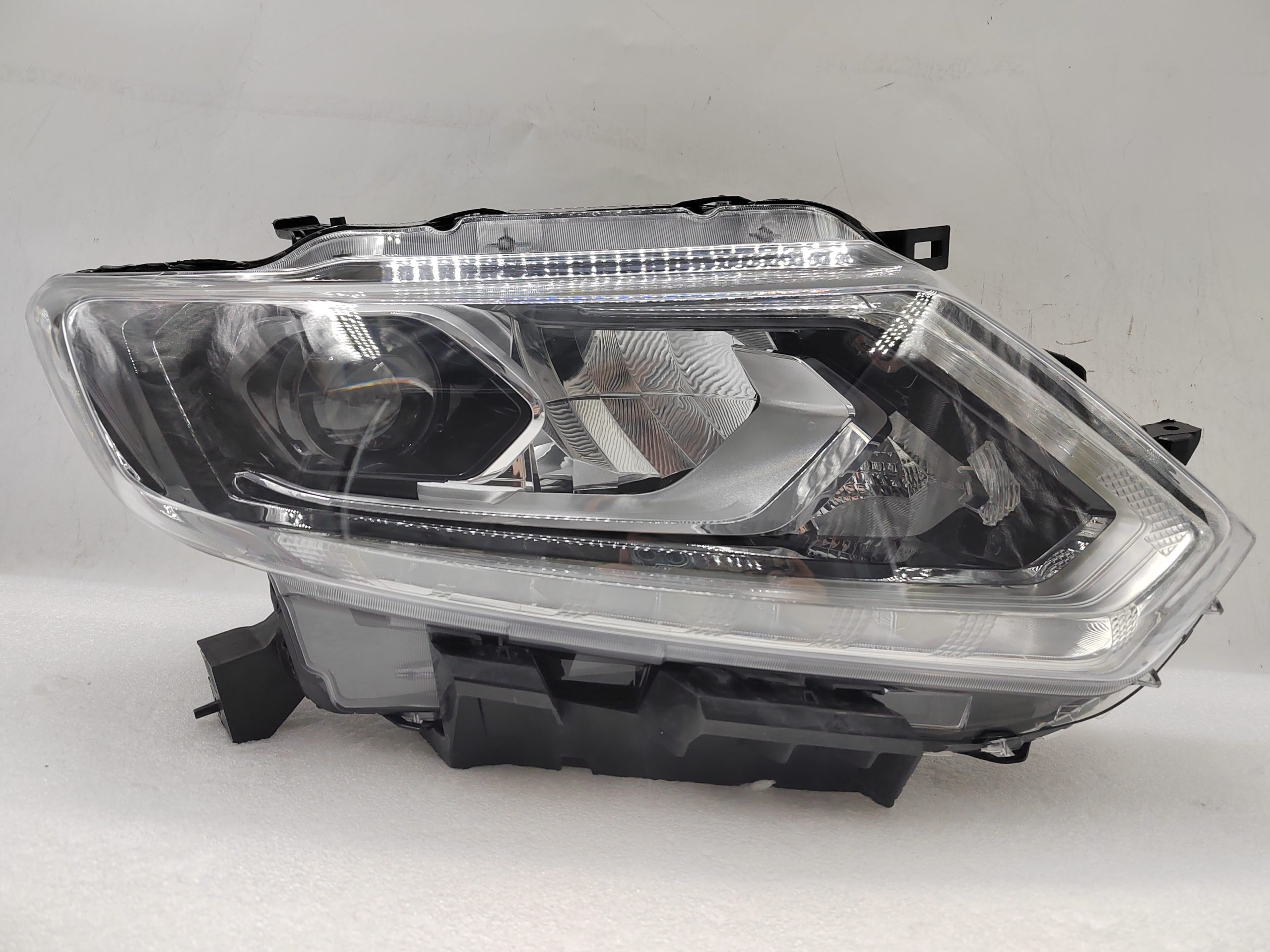 NISSAN X-TRAIL 2014-2016 LED R.H.S HEADLIGHT ASSEMBLY