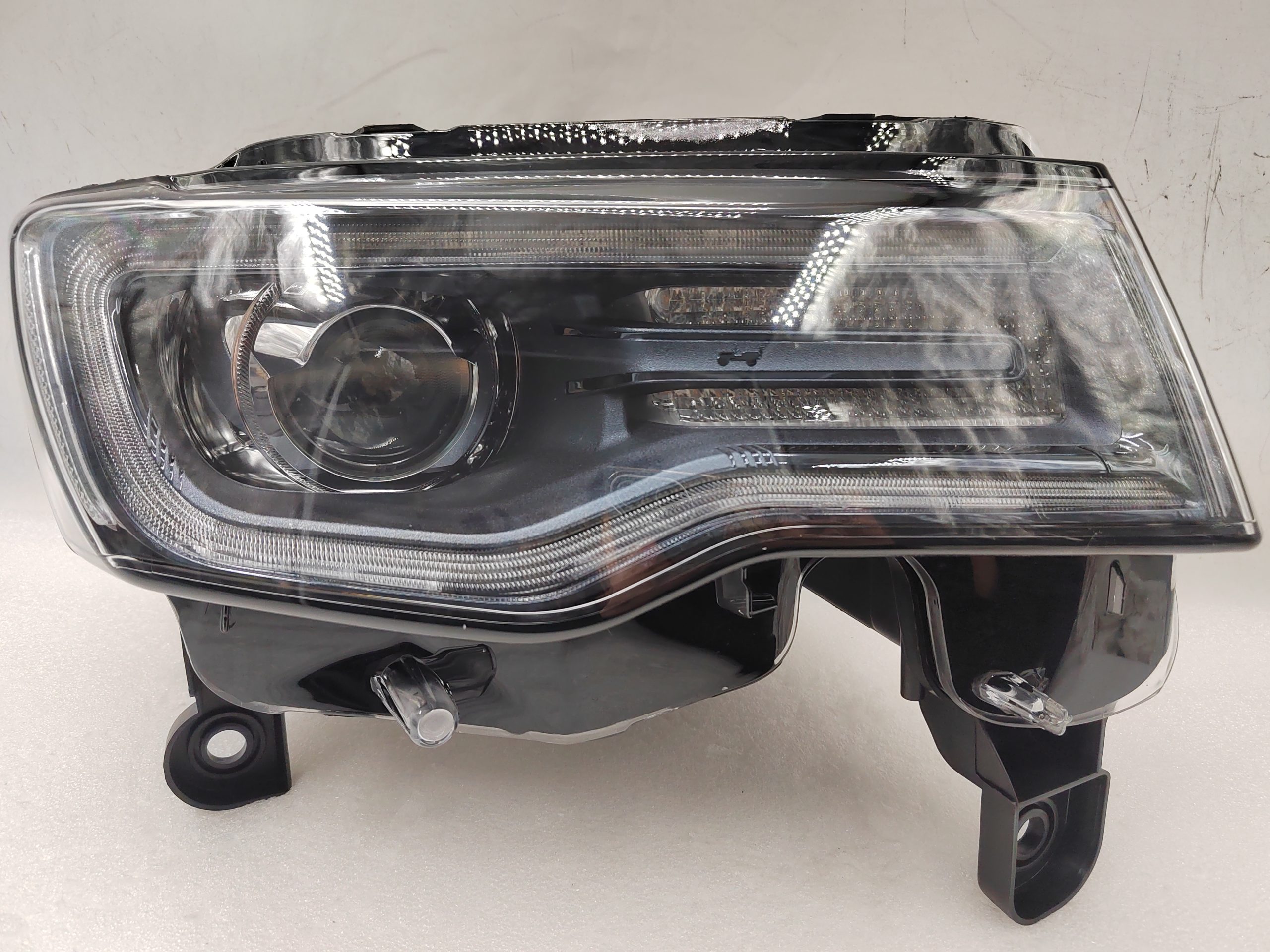 JEEP GRAND CHEROKEE 2014-2021 XENON R.H.S HEADLIGHT ASSEMBLY