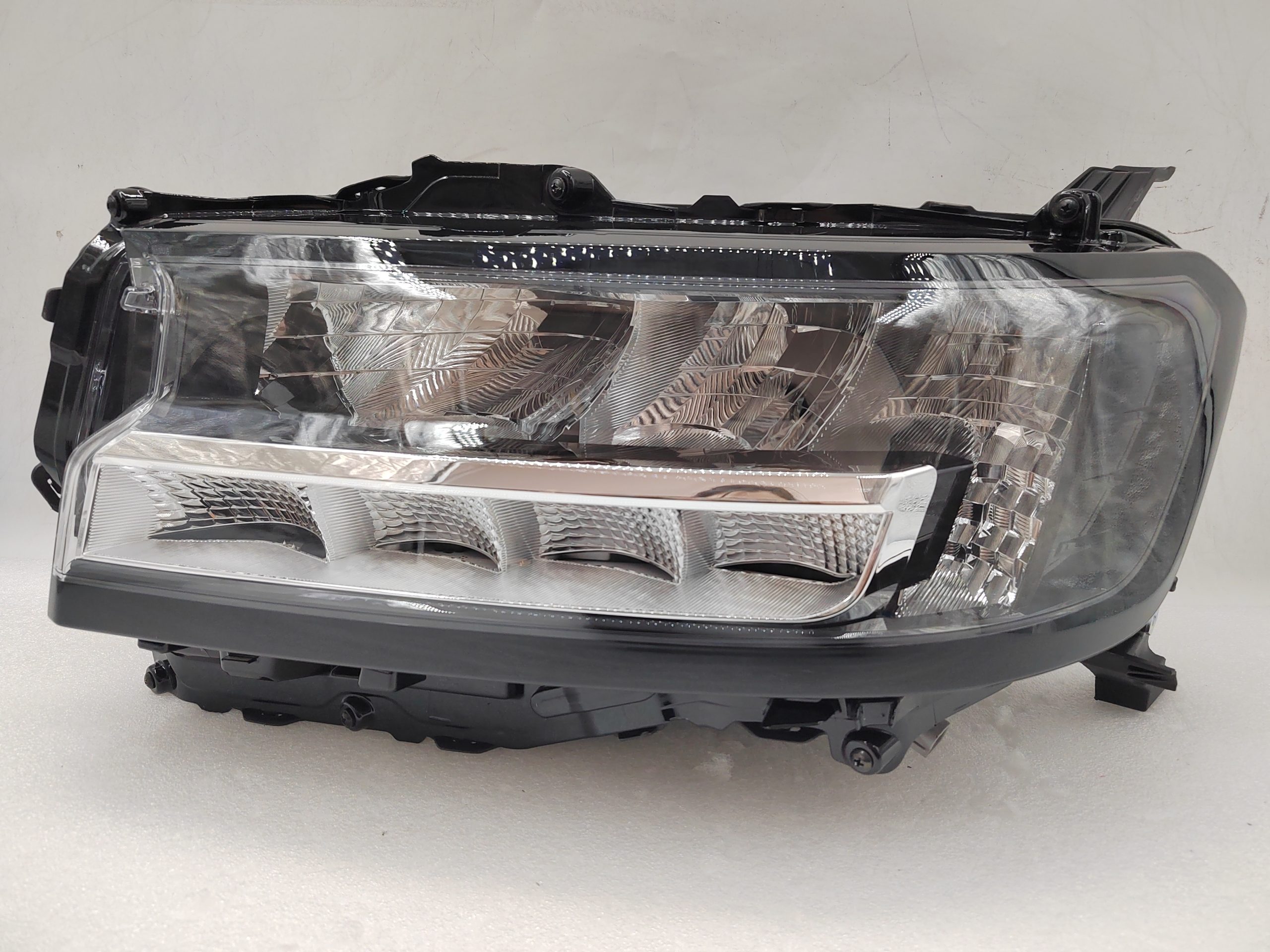 TOYOTA LANDCRUISER 300 SERIES 2021-2023 LED L.H.S HEADLIGHT ASSEMBLY