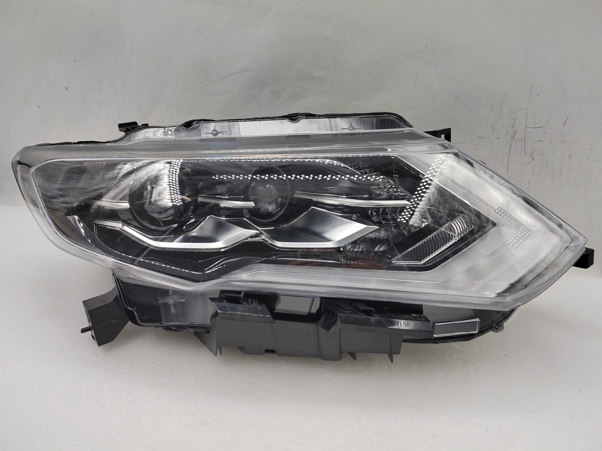 NISSAN X-TRAIL T32 2017-2019 LED R.H.S HEADLIGHT ASSEMBLY