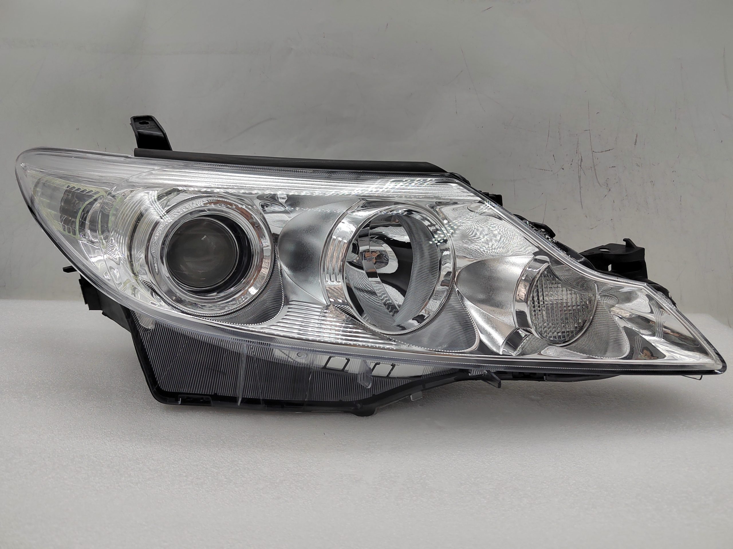 TOYOTA TARAGO/PREVIA ESTIMA 2009-2019 XENON R.H.S HEADLIGHT ASSEMBLY