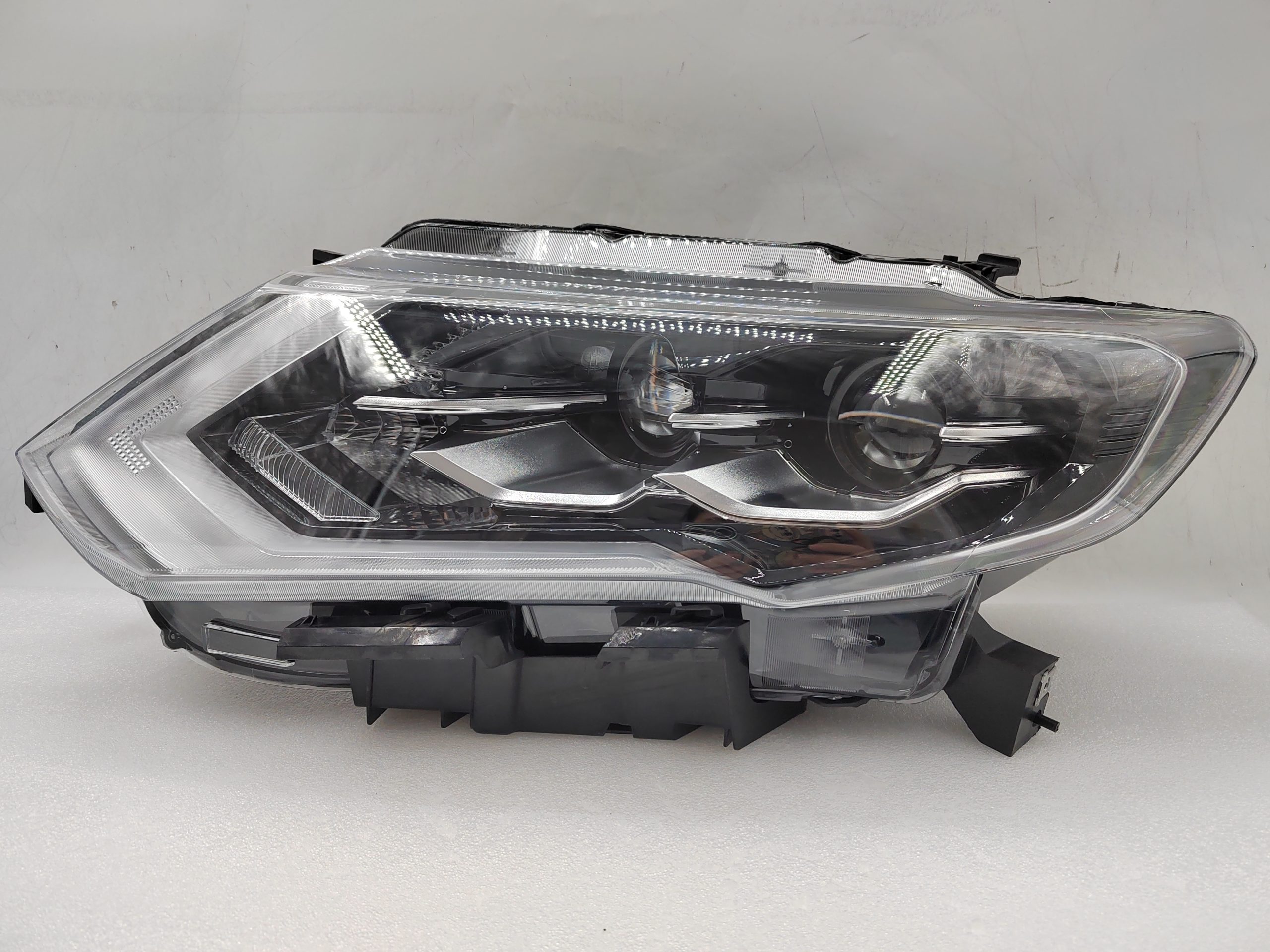 NISSAN X-TRAIL T32 2017-2019 LED L.H.S HEADLIGHT ASSEMBLY
