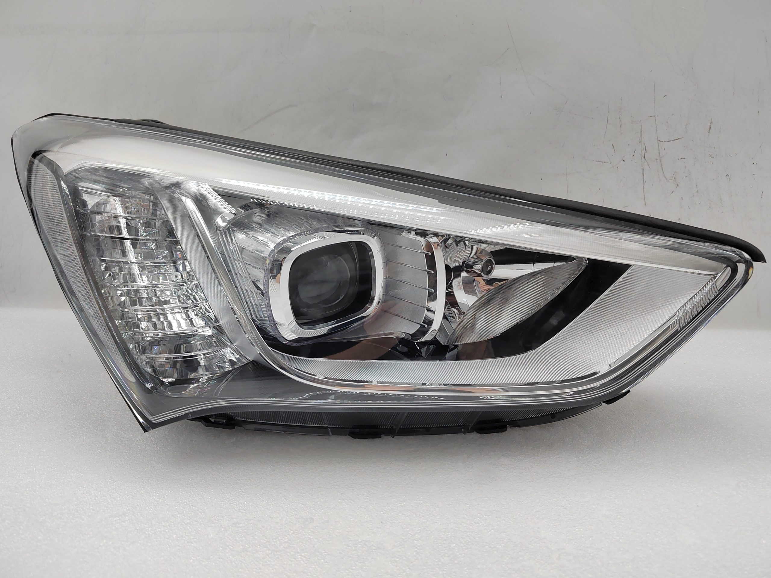HYUNDAI SANTA FE DM 2013-2015 XENON R.H.S HEADLIGHT ASSEMBLY