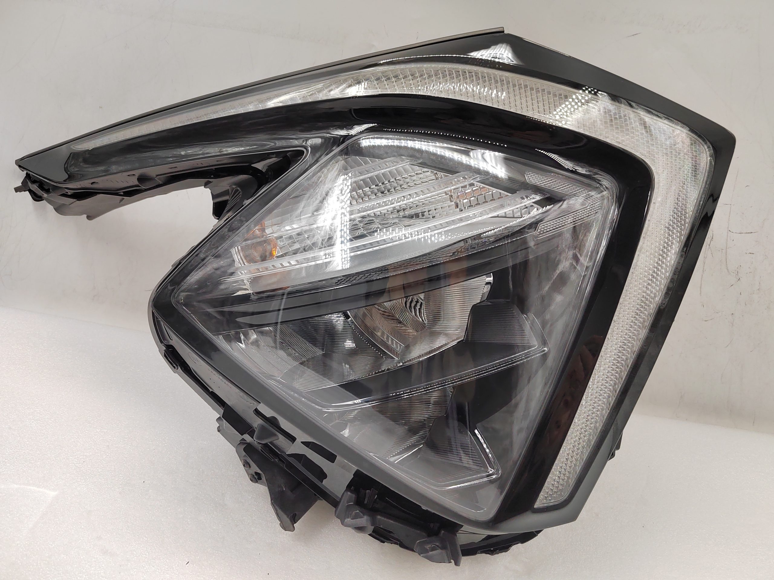 KIA SPORTAGE 2022-2024 LED R.H.S HEADLIGHT ASSEMBLY