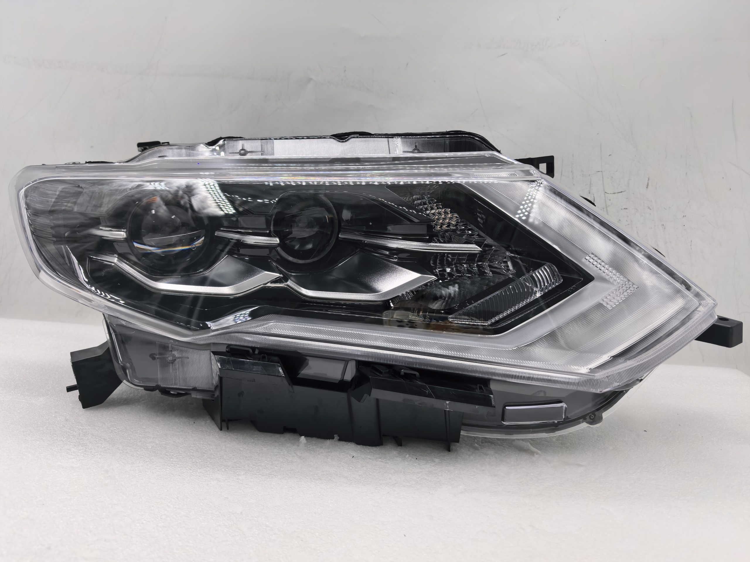 NISSAN X-TRAIL T32 2017-2019 LED R.H.S HEADLIGHT ASSEMBLY