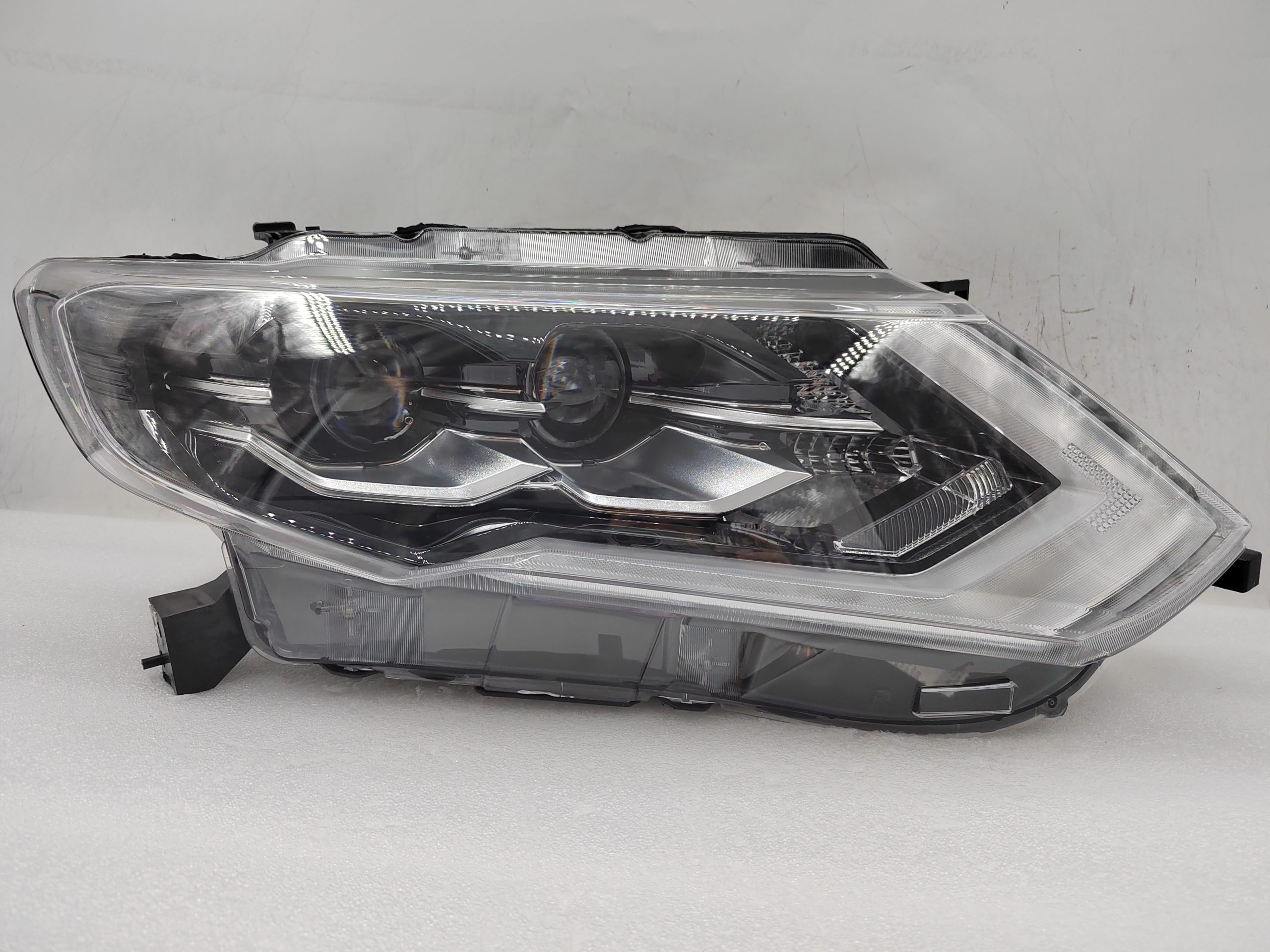 NISSAN X-TRAIL T32 2017-2019 LED R.H.S HEADLIGHT ASSEMBLY