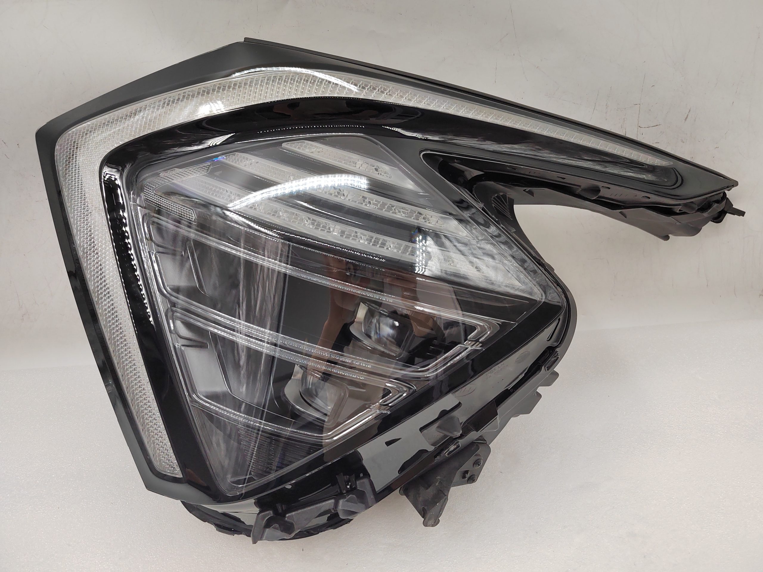 KIA SPORTAGE 2022-2024 LED L.H.S HEADLIGHT ASSEMBLY