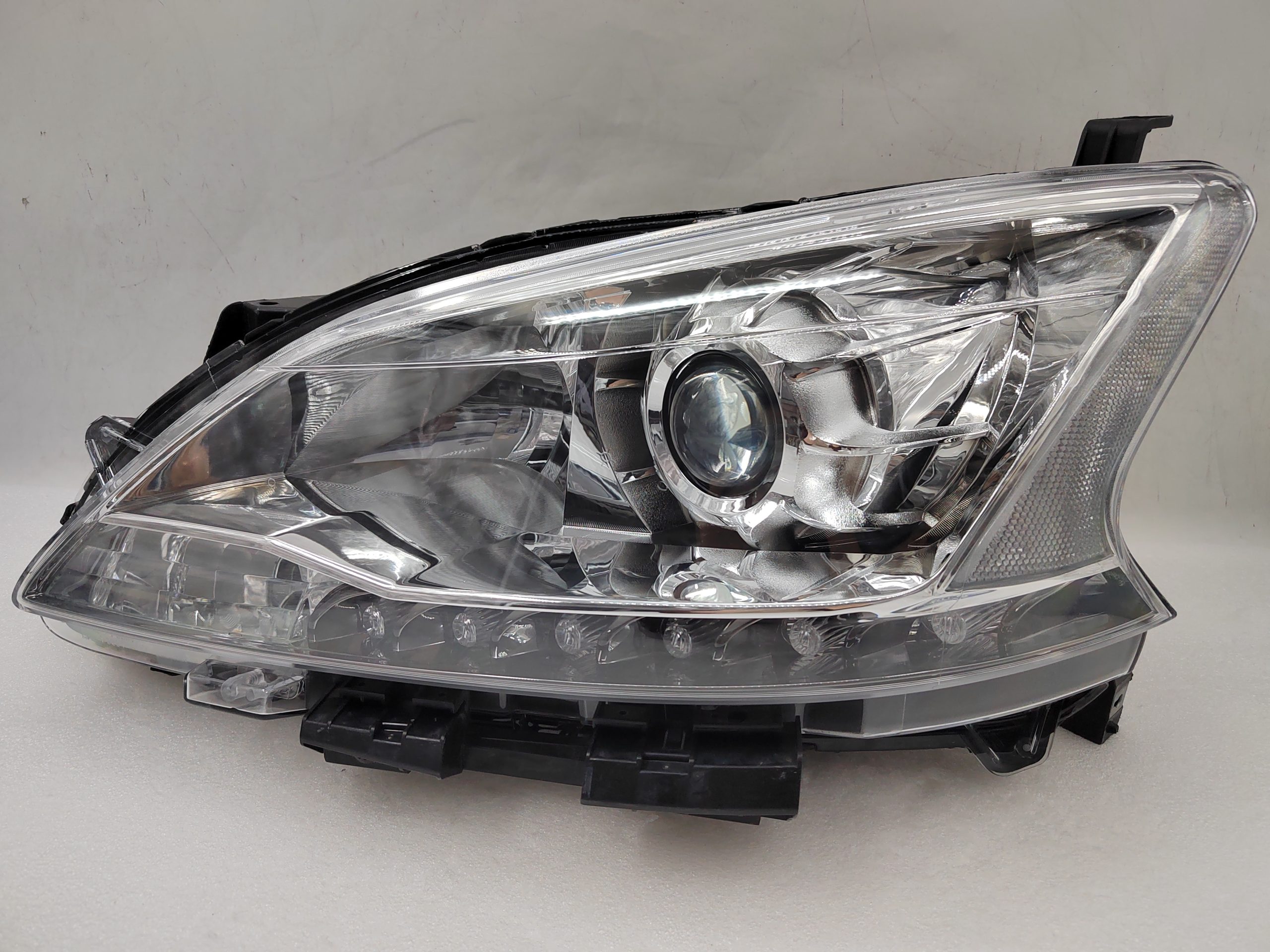 NISSAN SENTRA PULSAR 2013-2015 XENON L.H.S HEADLIGHT ASSEMBLY