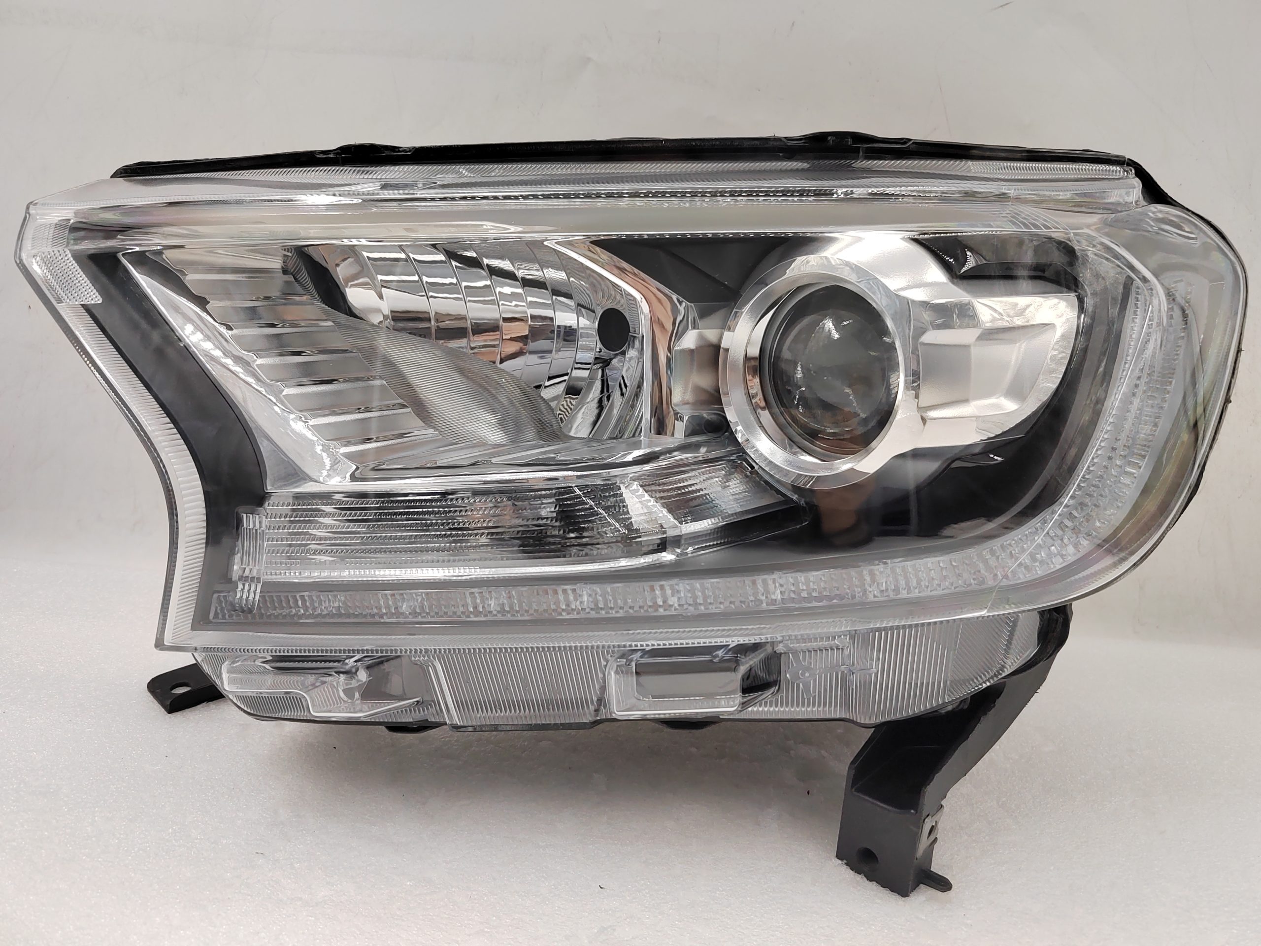 FORD EVEREST RANGER 2015-2019 XENON L.H.S HEADLIGHT ASSEMBLY