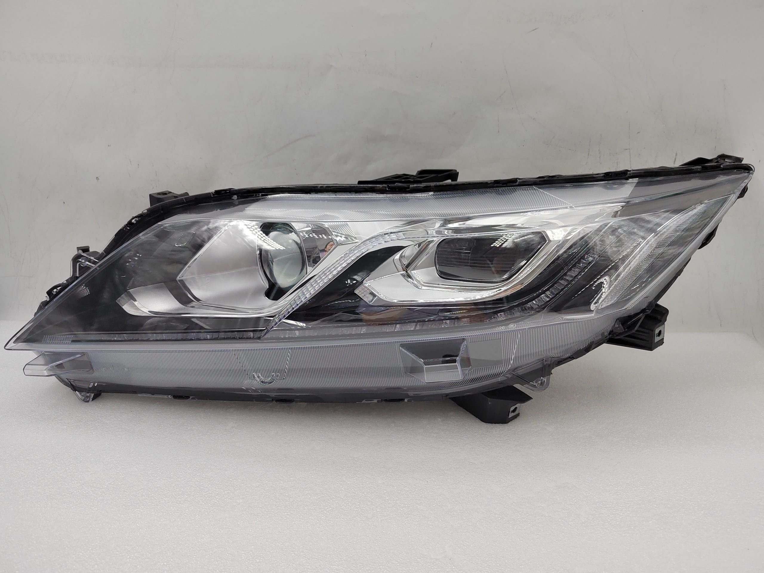 MITSUBISHI ECLIPSE CROSS 2017-2020 HALOGEN L.H.S HEADLIGHT ASSEMBLY