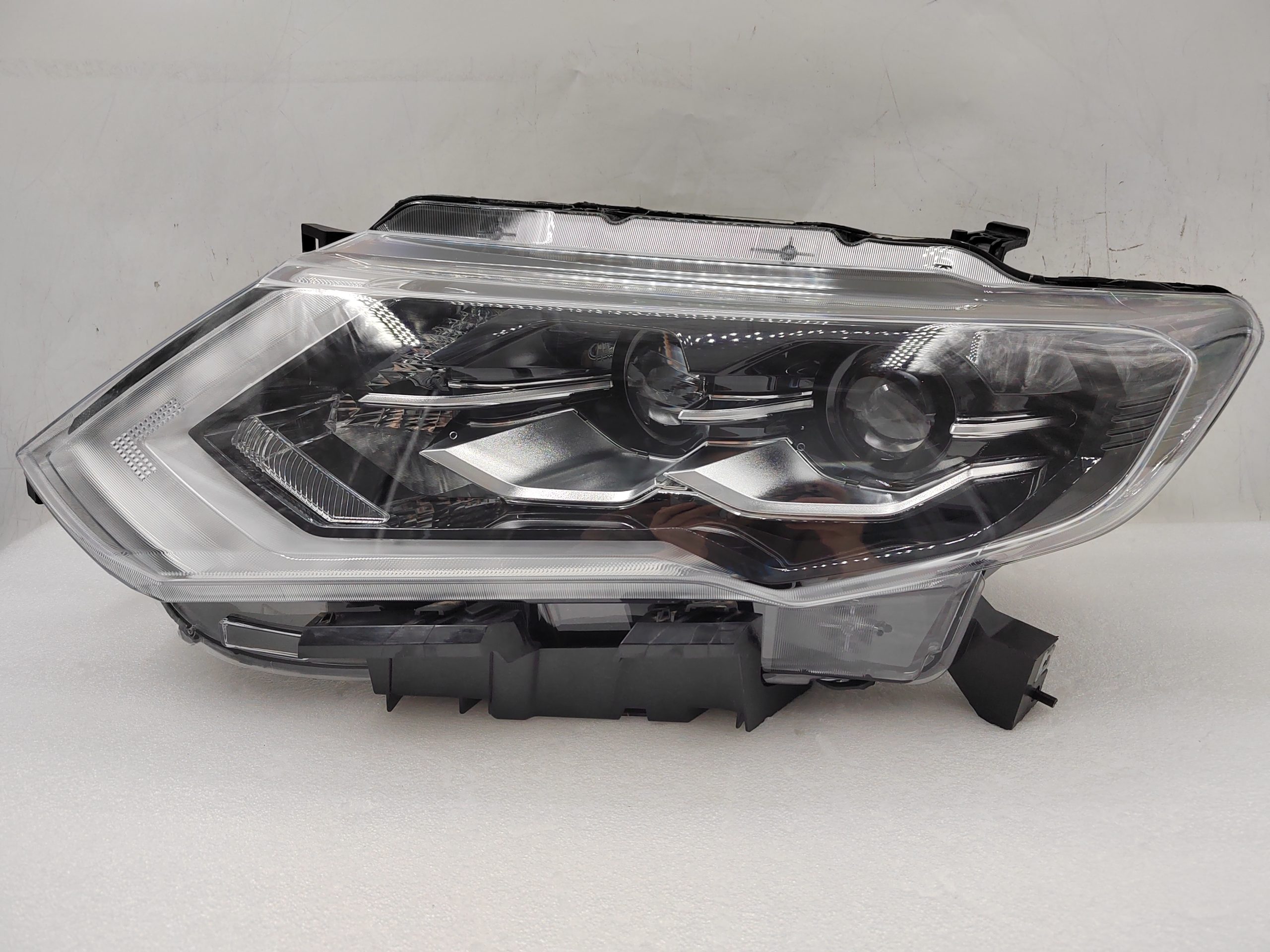 NISSAN X-TRAIL T32 2017-2019 LED L.H.S HEADLIGHT ASSEMBLY