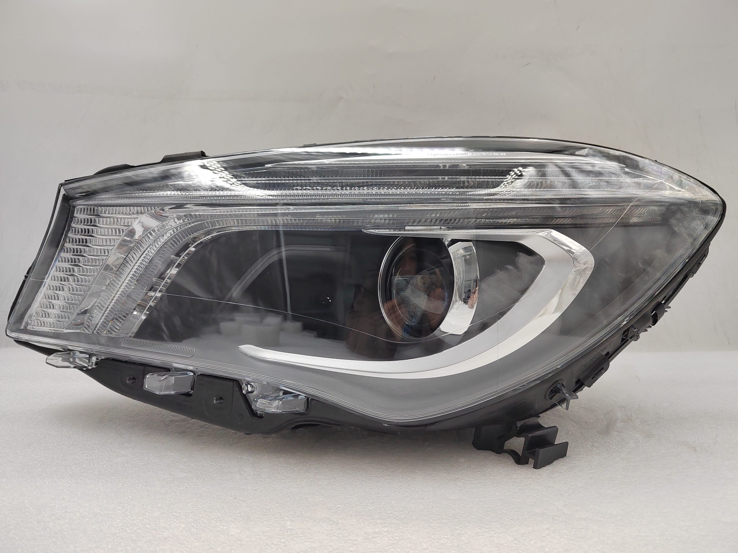 MERCEDES-BENZ CLA-CLASS W117 CLA250 2012-2015 XENON L.H.S HEADLIGHT ASSEMBLY
