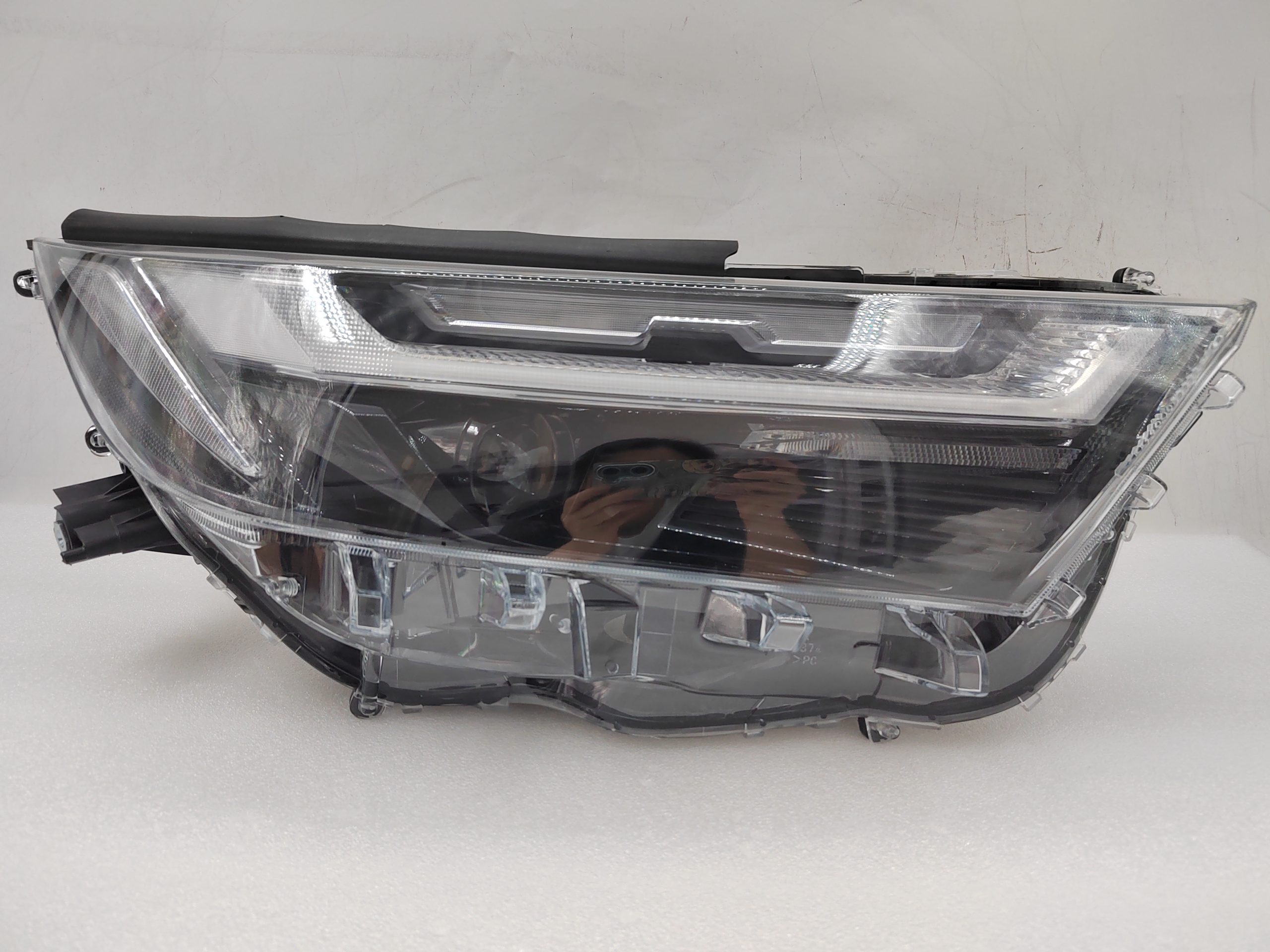 TOYOTA RAV4 2022-2023 LED R.H.S HEADLIGHT ASSEMBLY