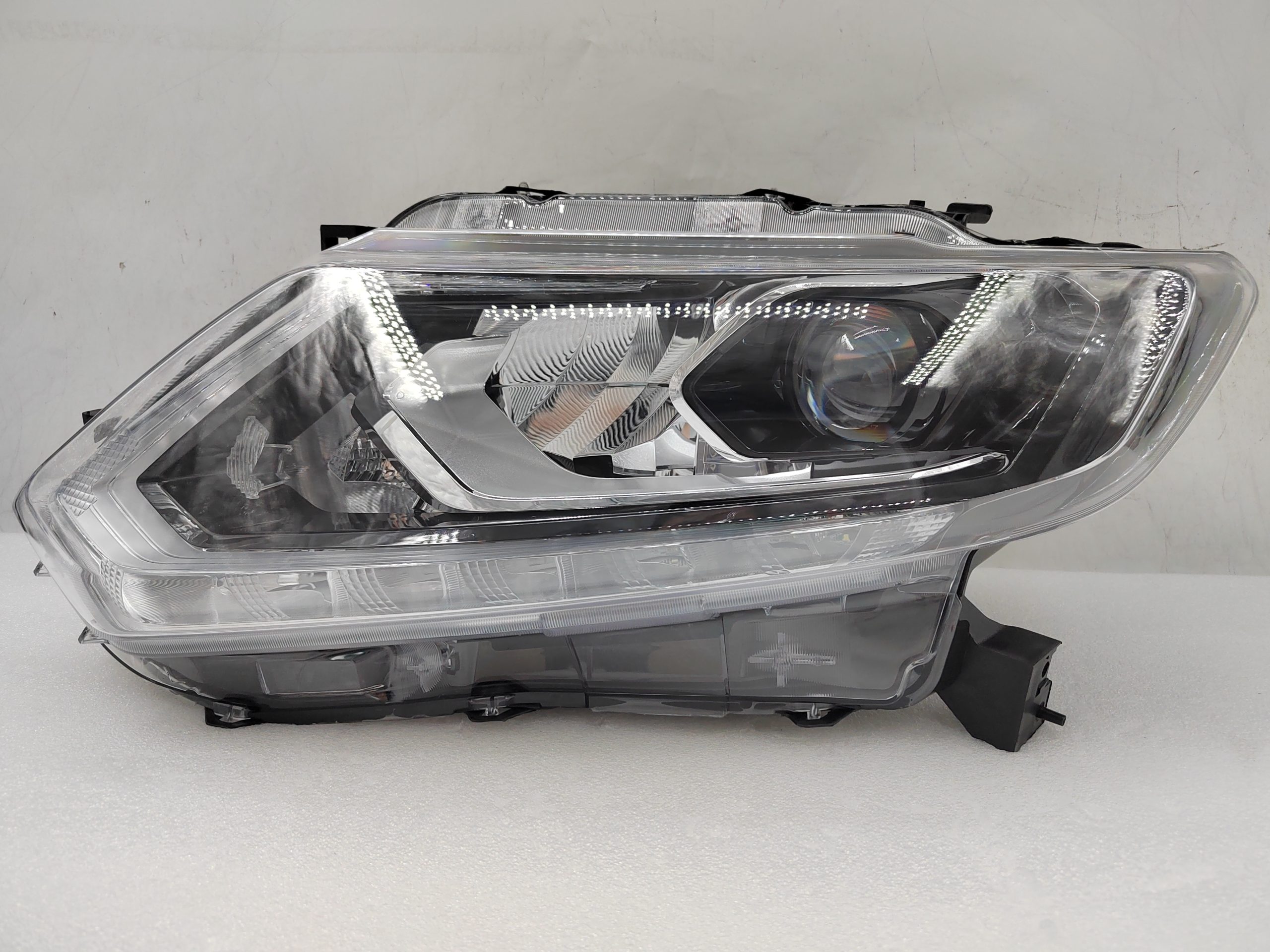 NISSAN X-TRAIL 2014-2016 LED L.H.S HEADLIGHT ASSEMBLY