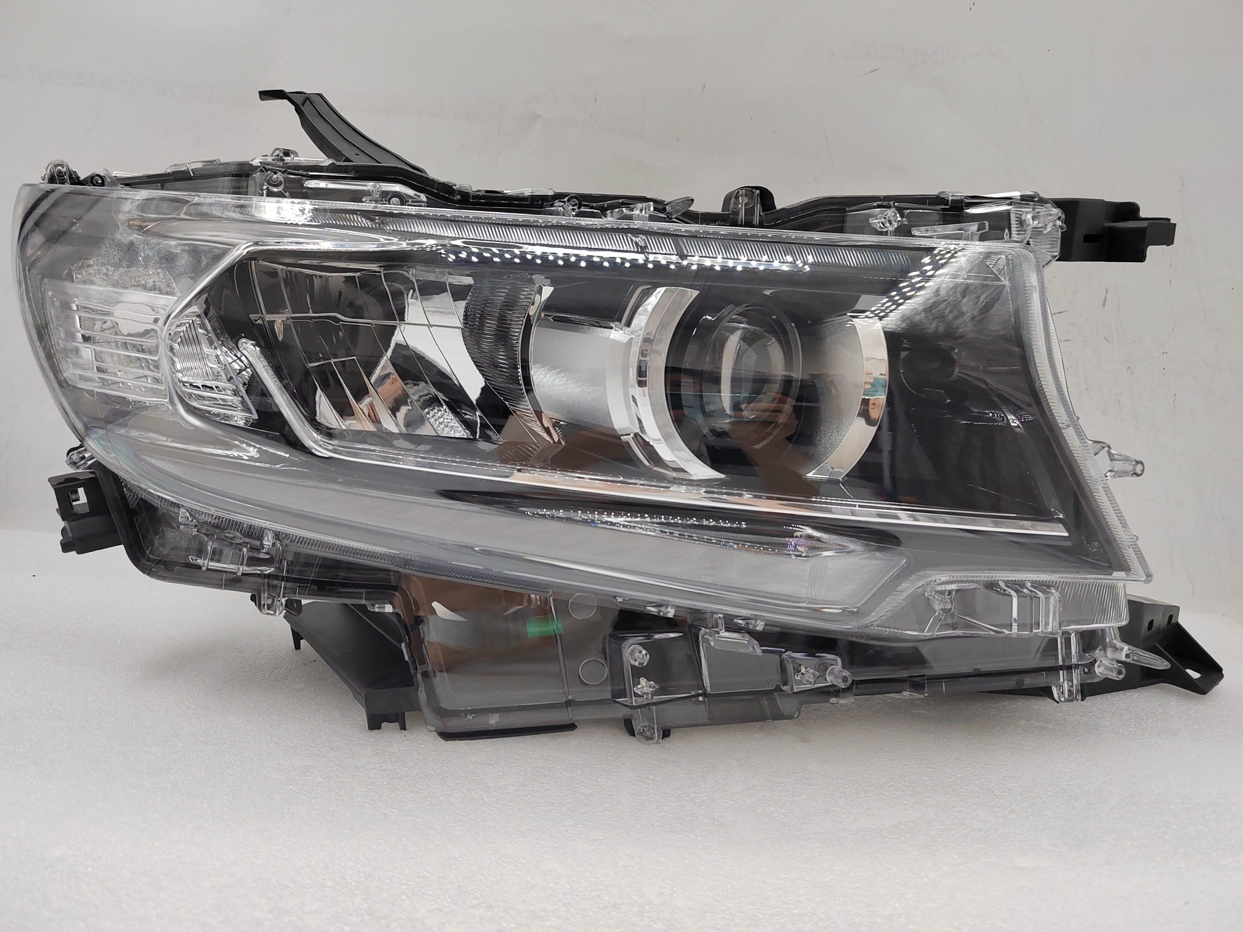 TOYOTA LANDCRUISER PRADO 150 GDJ150R 2018-2022 LED R.H.S HEADLIGHT ASSEMBLY