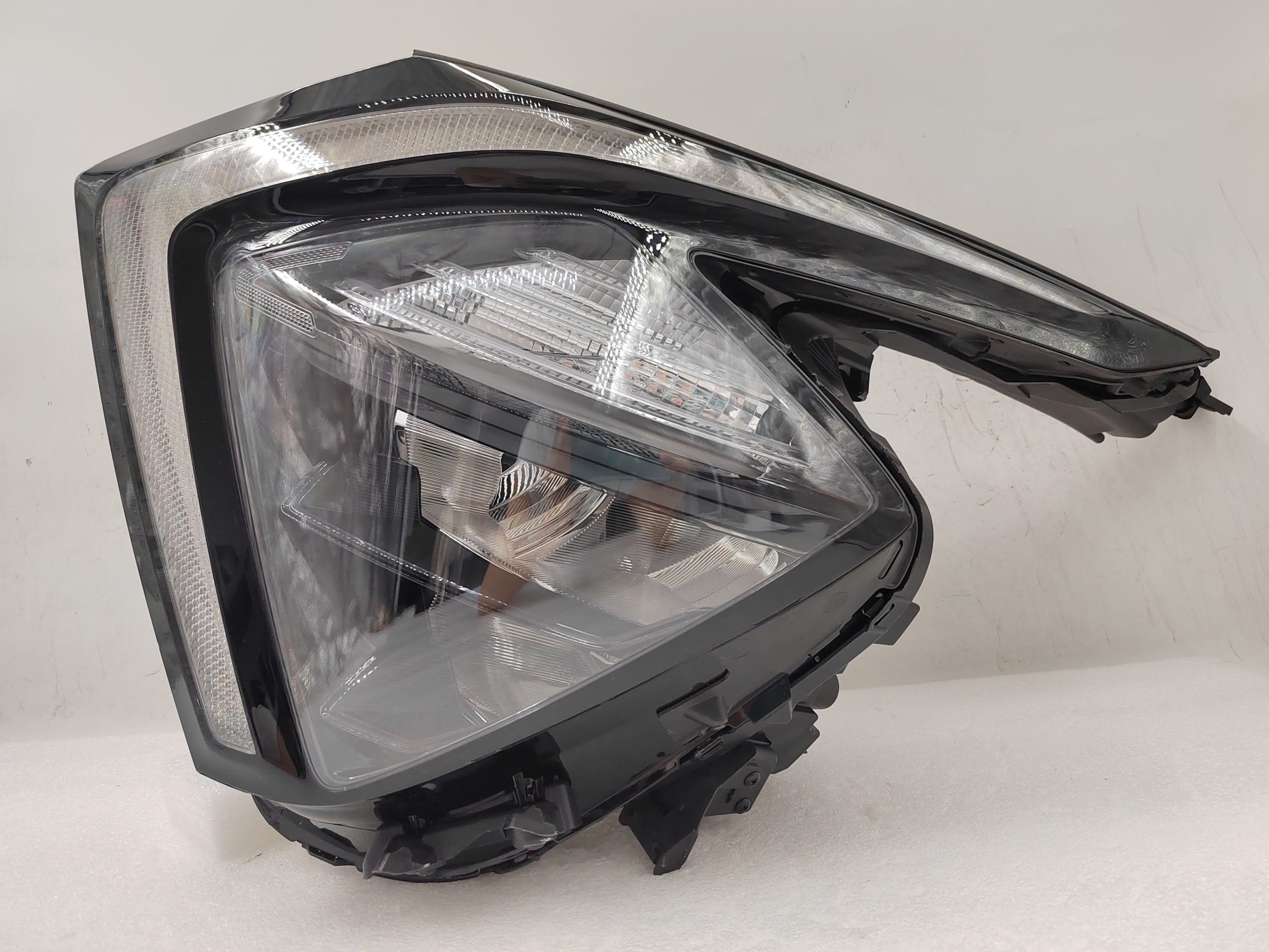 KIA SPORTAGE 2022-2024 LED L.H.S HEADLIGHT ASSEMBLY