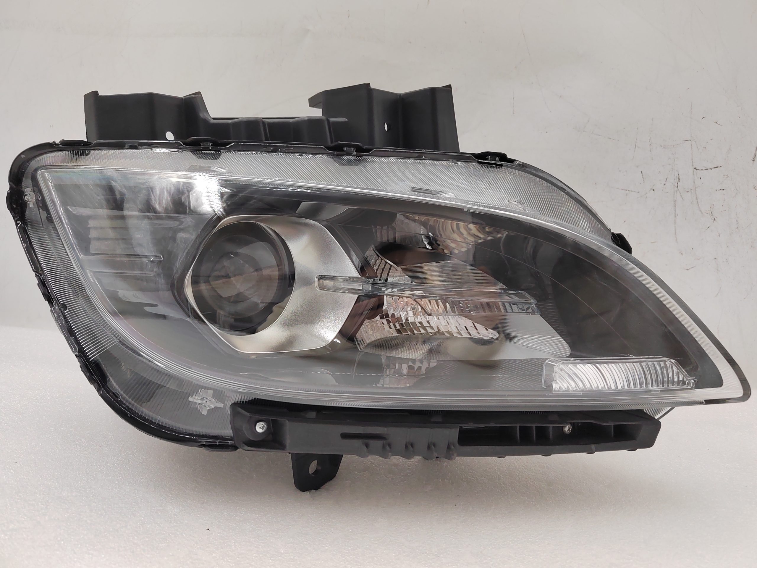 HYUNDAI KONA 2021-2023 HALOGEN R.H.S HEADLIGHT ASSEMBLY