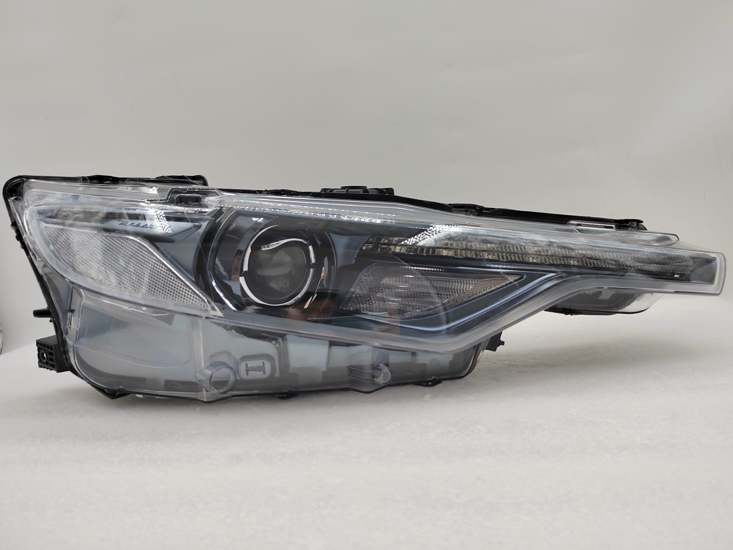 MASERATI LEVANTE 2016-2022 XENON R.H.S HEADLIGHT ASSEMBLY