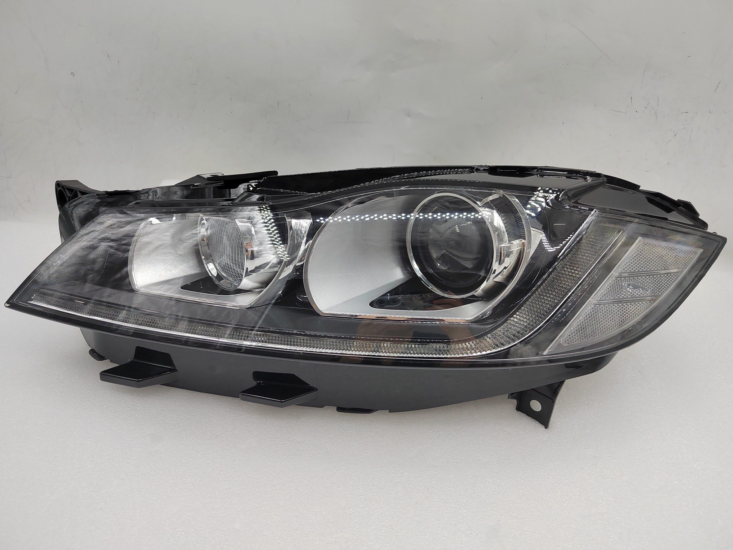 JAGUAR XF 2016-2020 XENON L.H.S HEADLIGHT ASSEMBLY