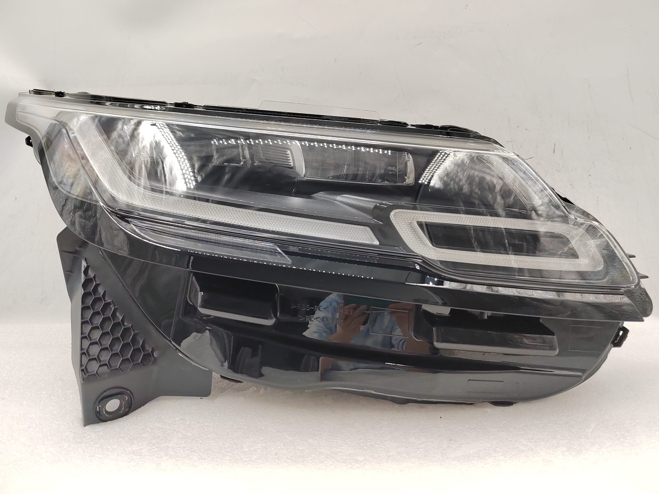 LAND ROVER RANGE ROVER VELAR 2017-2023 LED R.H.S HEADLIGHT ASSEMBLY