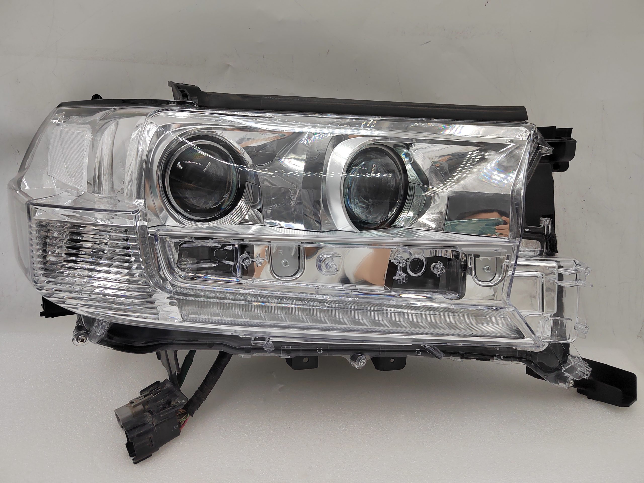 TOYOTA LANDCRUISER 200 SERIES VDJ200R 2016-2021 LED R.H.S HEADLIGHT ASSEMBLY