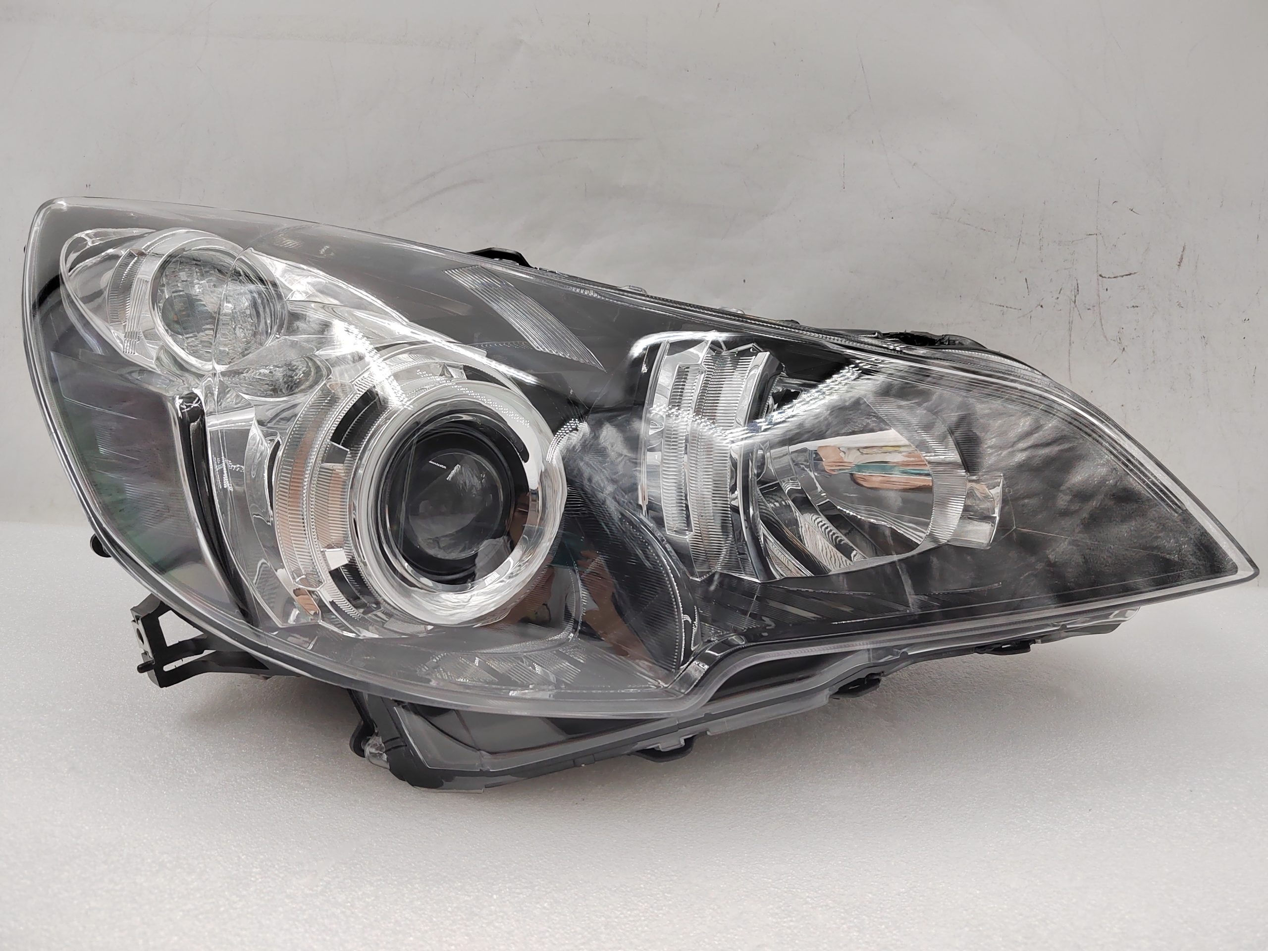 SUBARU OUTBACK 2012-2014 XENON R.H.S HEADLIGHT ASSEMBLY