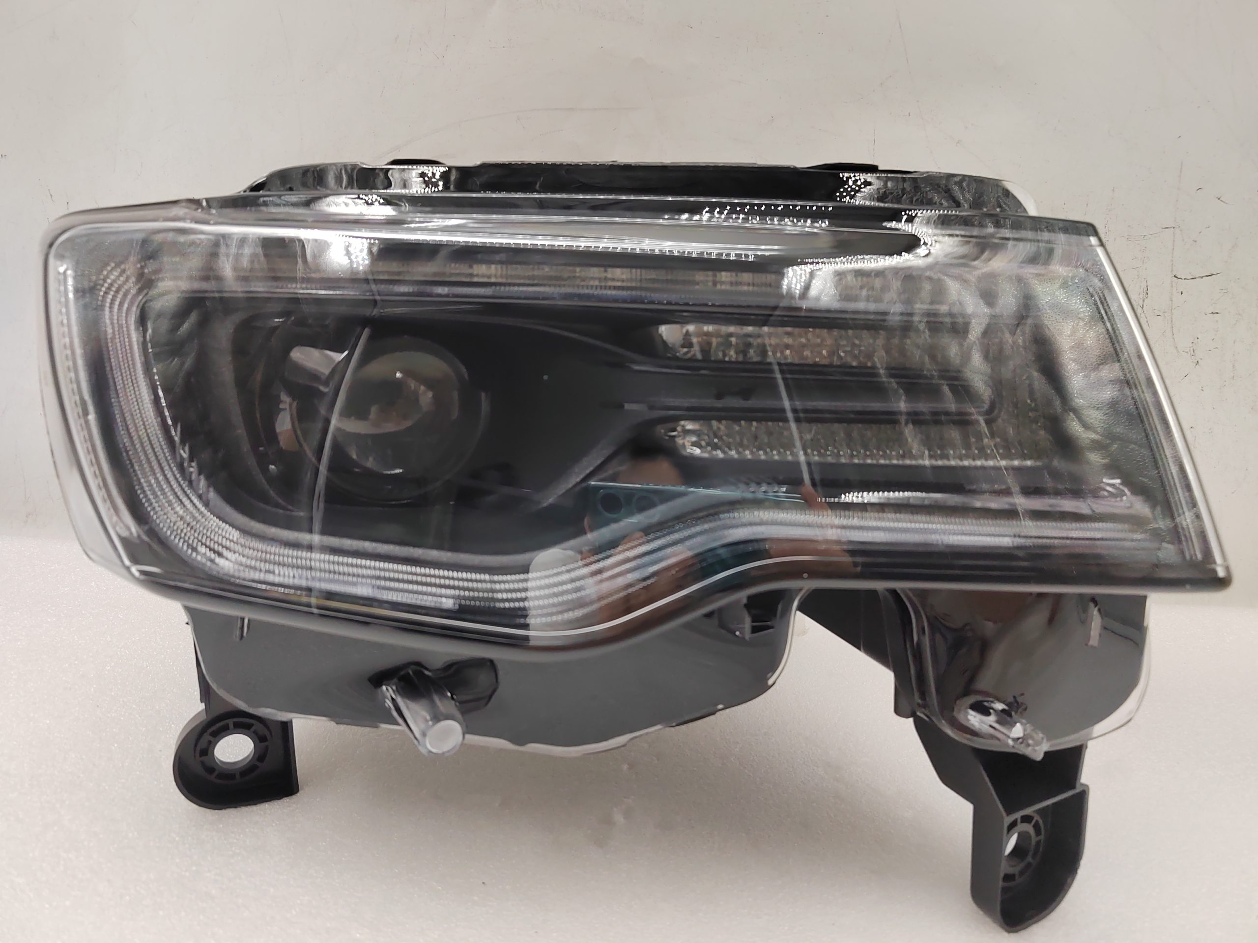 JEEP GRAND CHEROKEE 2014-2021 XENON R.H.S HEADLIGHT ASSEMBLY