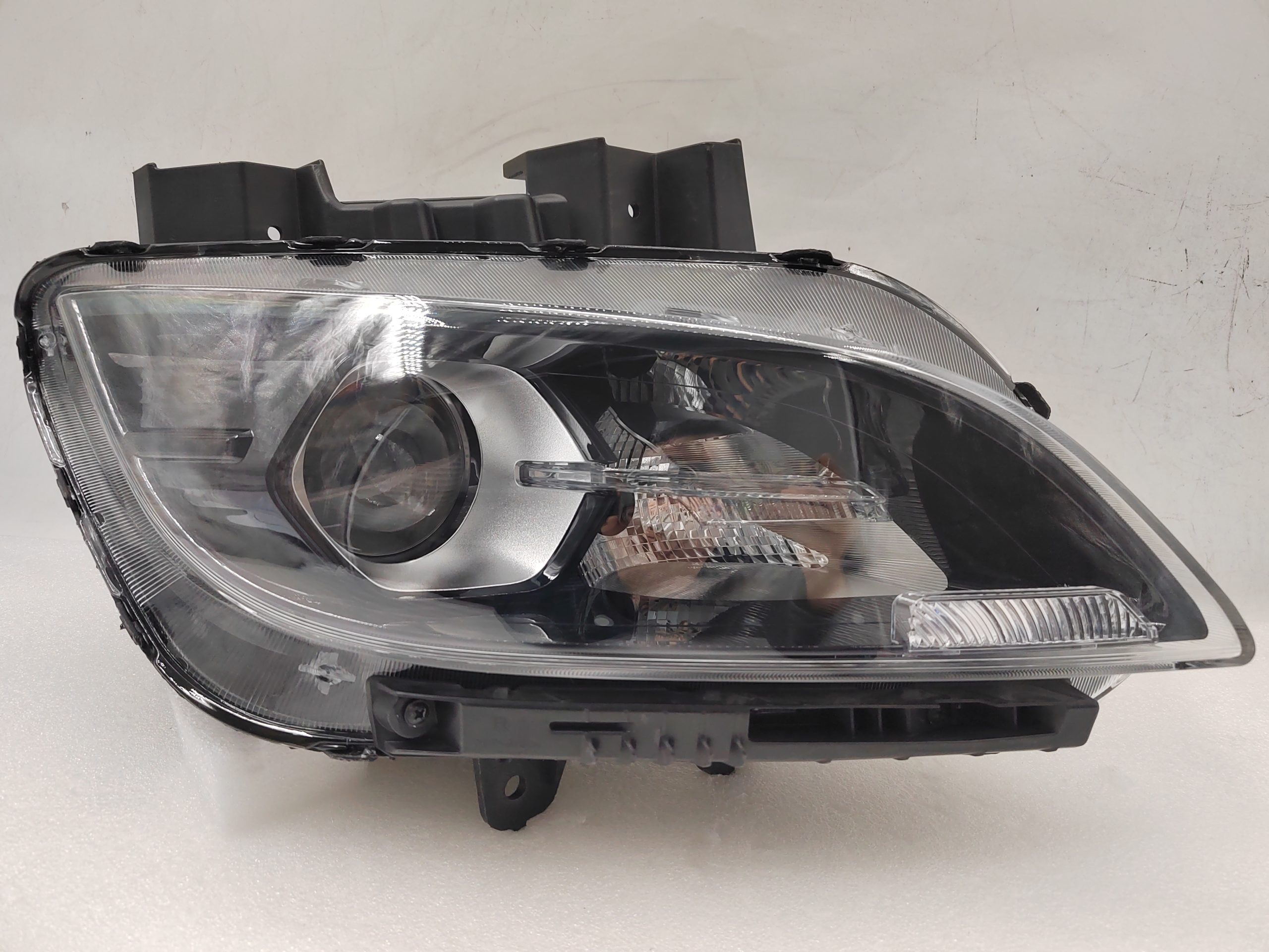 HYUNDAI KONA 2021-2023 HALOGEN R.H.S HEADLIGHT ASSEMBLY