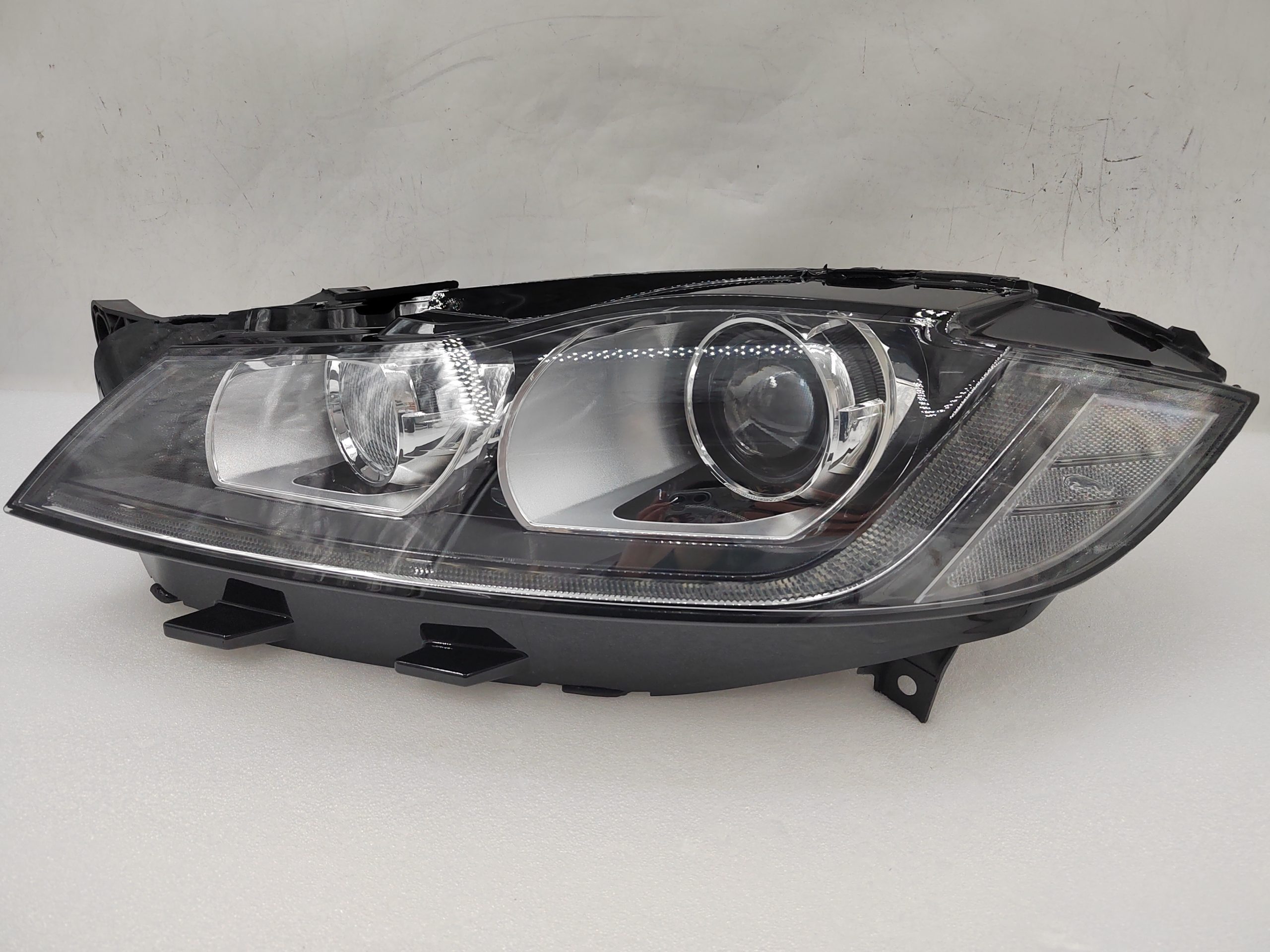 JAGUAR XF 2016-2020 XENON L.H.S HEADLIGHT ASSEMBLY