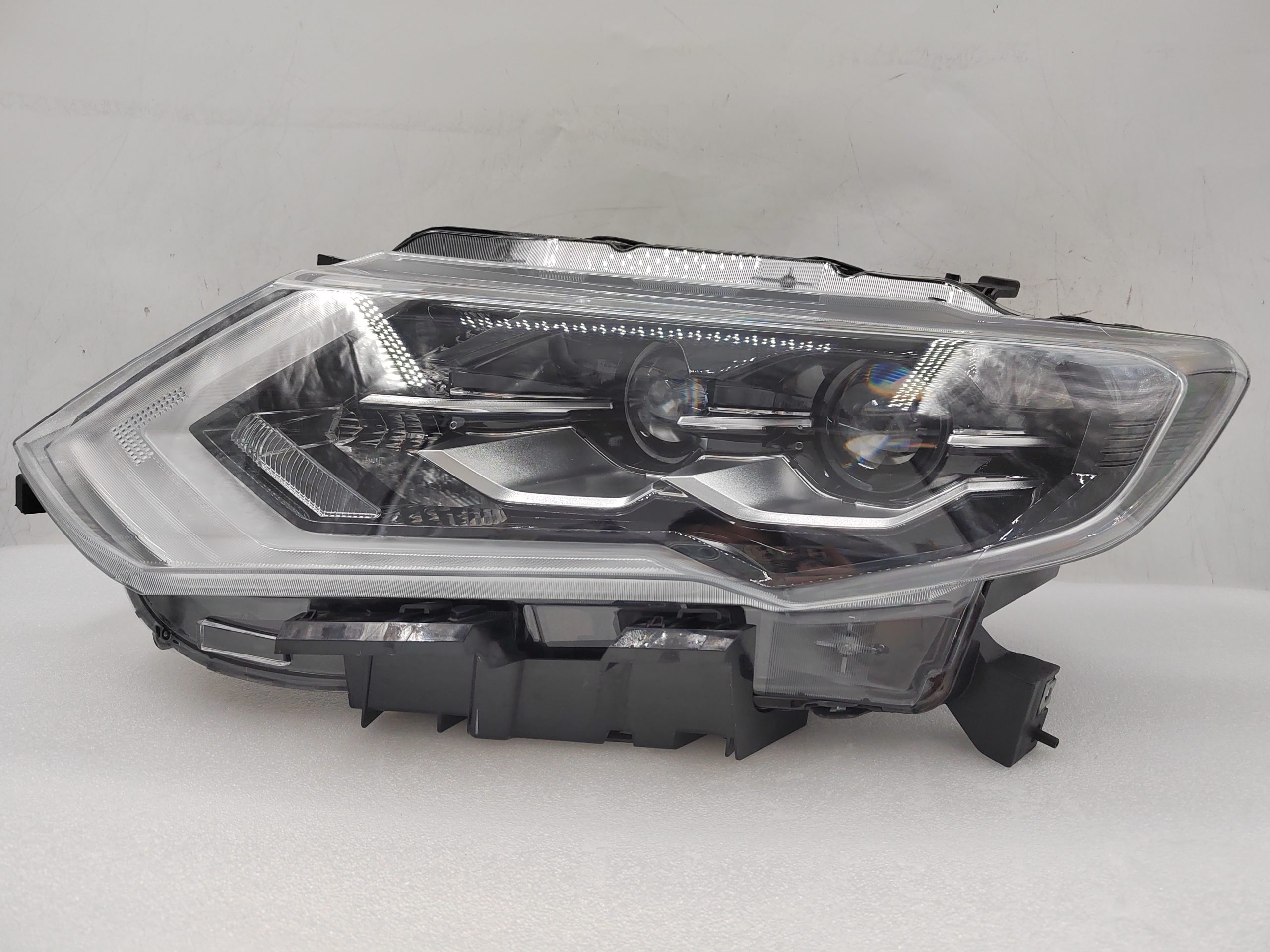 NISSAN X-TRAIL T32 2017-2019 L.H.S HEADLIGHT ASSEMBLY