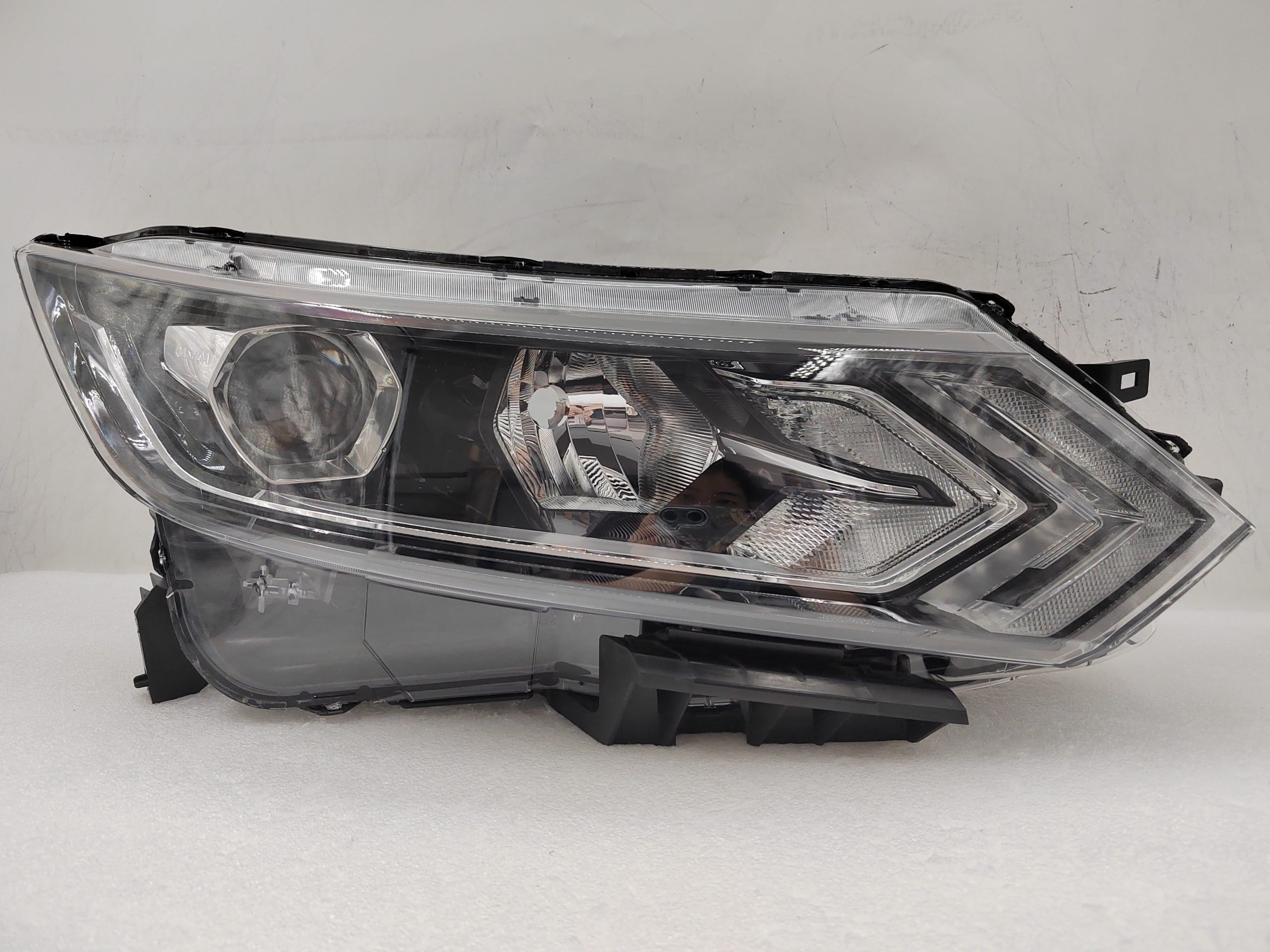 NISSAN QASHQAI J11 2017-2020 HALOGEN R.H.S HEADLIGHT ASSEMBLY