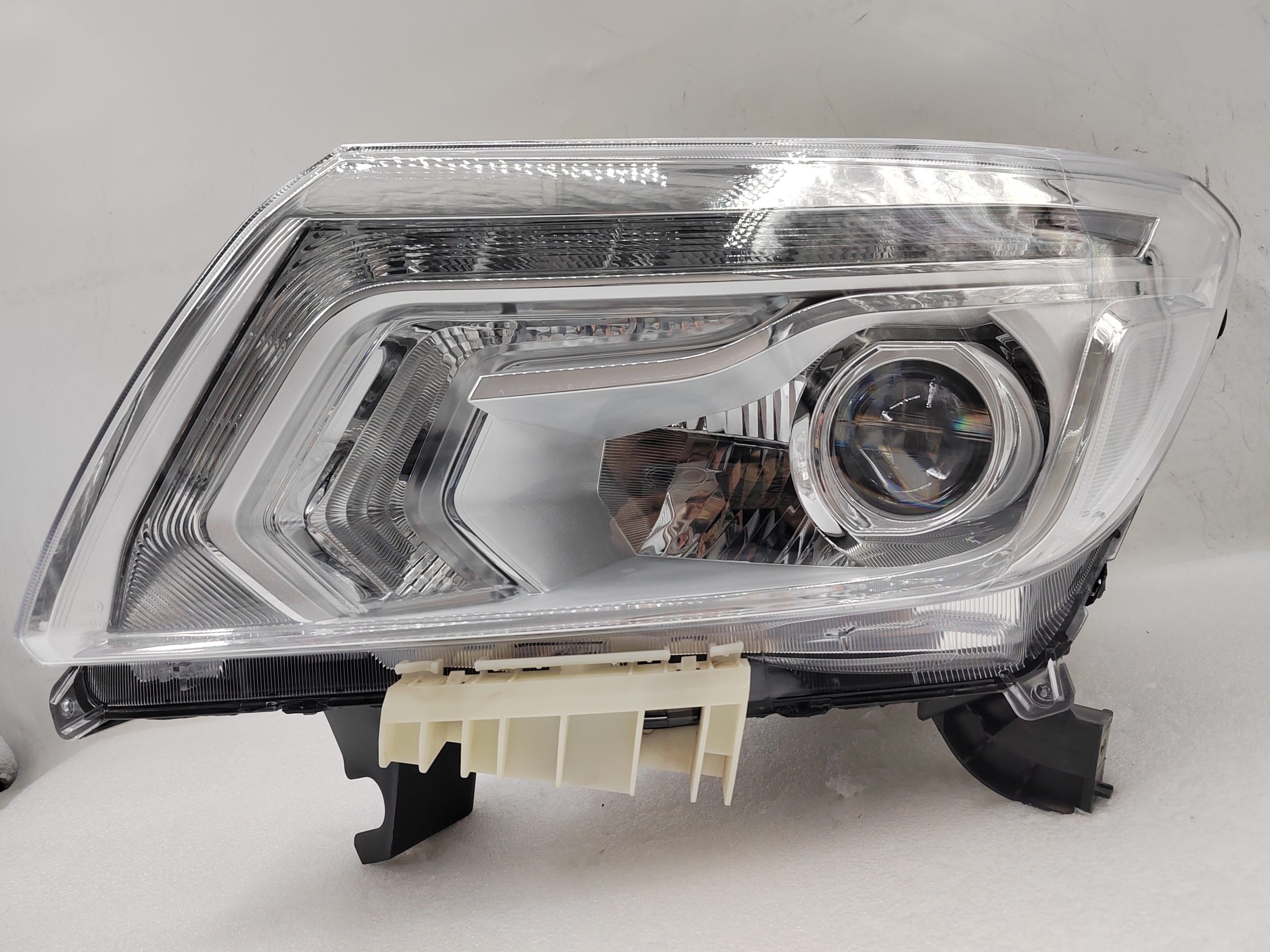 NISSAN NAVARA NP300 2015-2020 LED L.H.S HEADLIGHT ASSEMBLY
