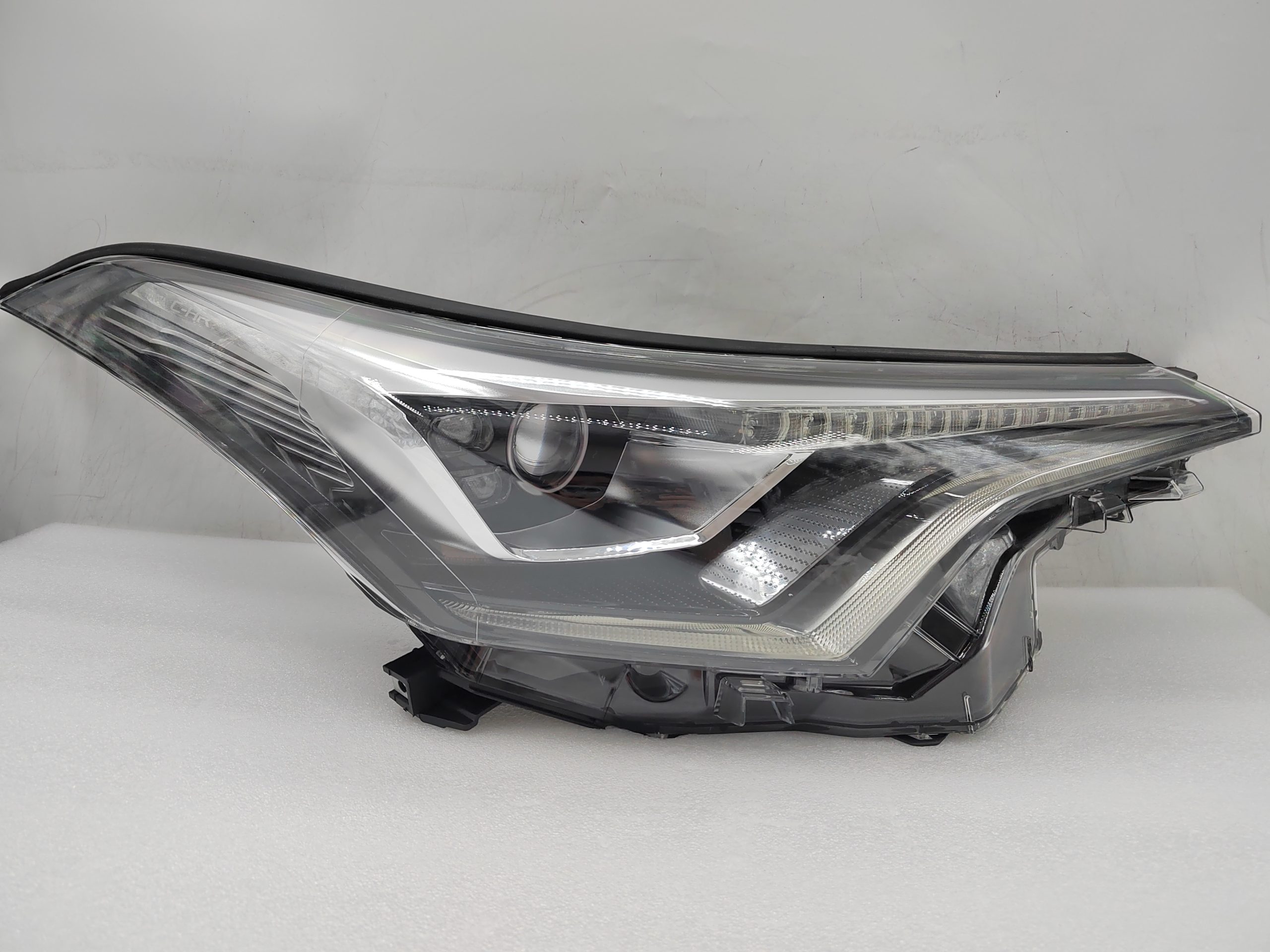 TOYOTA C-HR 2016-2019 LED R.H.S HEADLIGHT ASSEMBLY