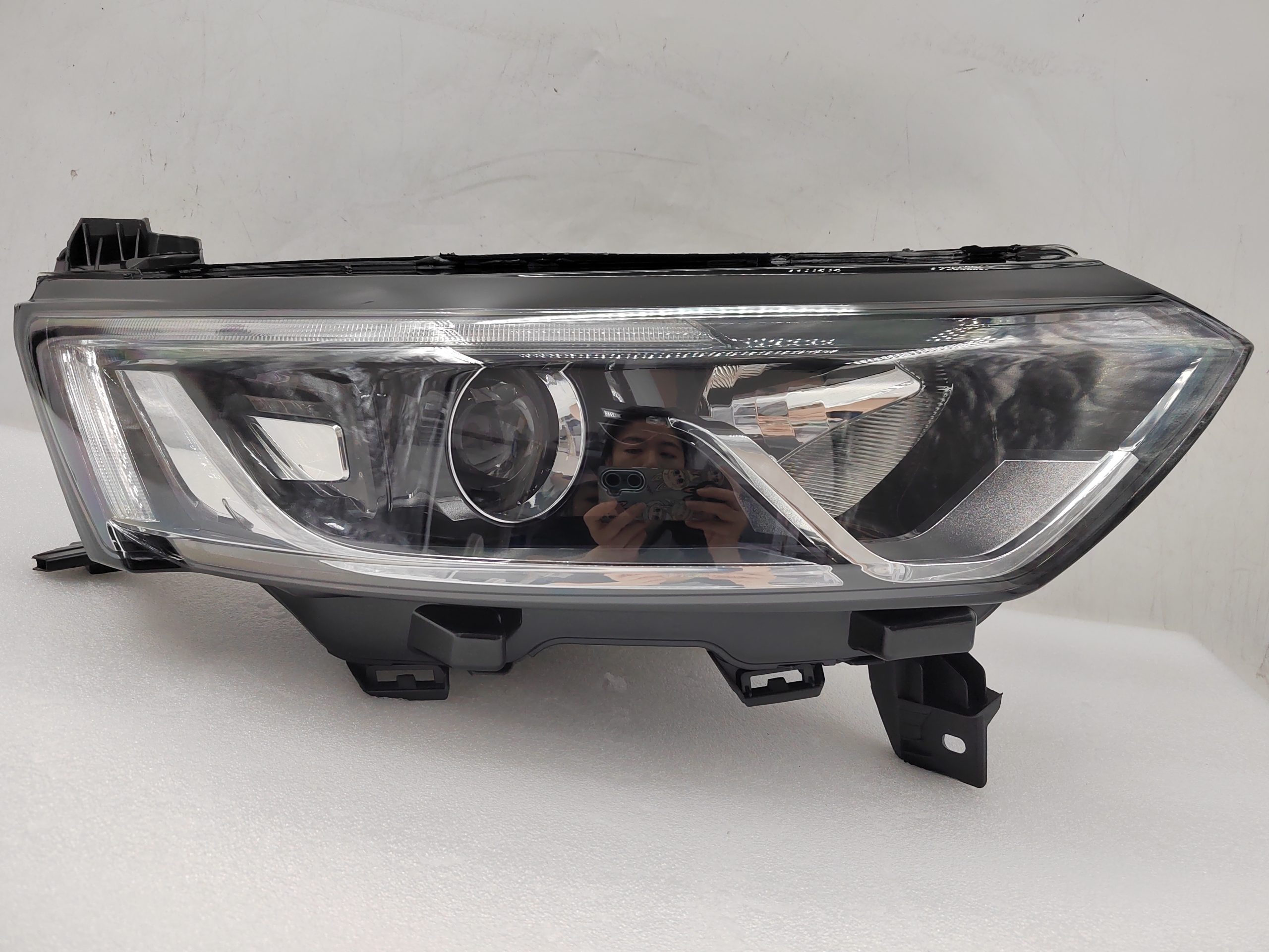 RENAULT KOLEOS 2016-2020 HALOGEN R.H.S HEADLIGHT ASSEMBLY