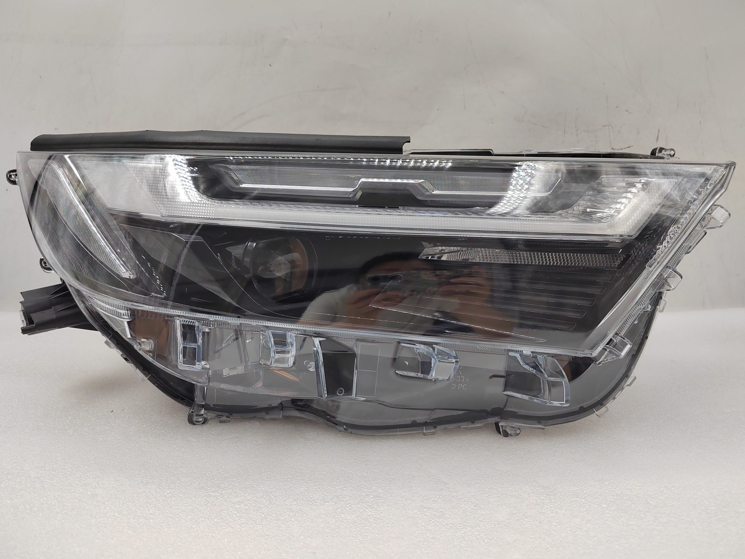 TOYOTA RAV4 2022-2023 LED R.H.S HEADLIGHT ASSEMBLY