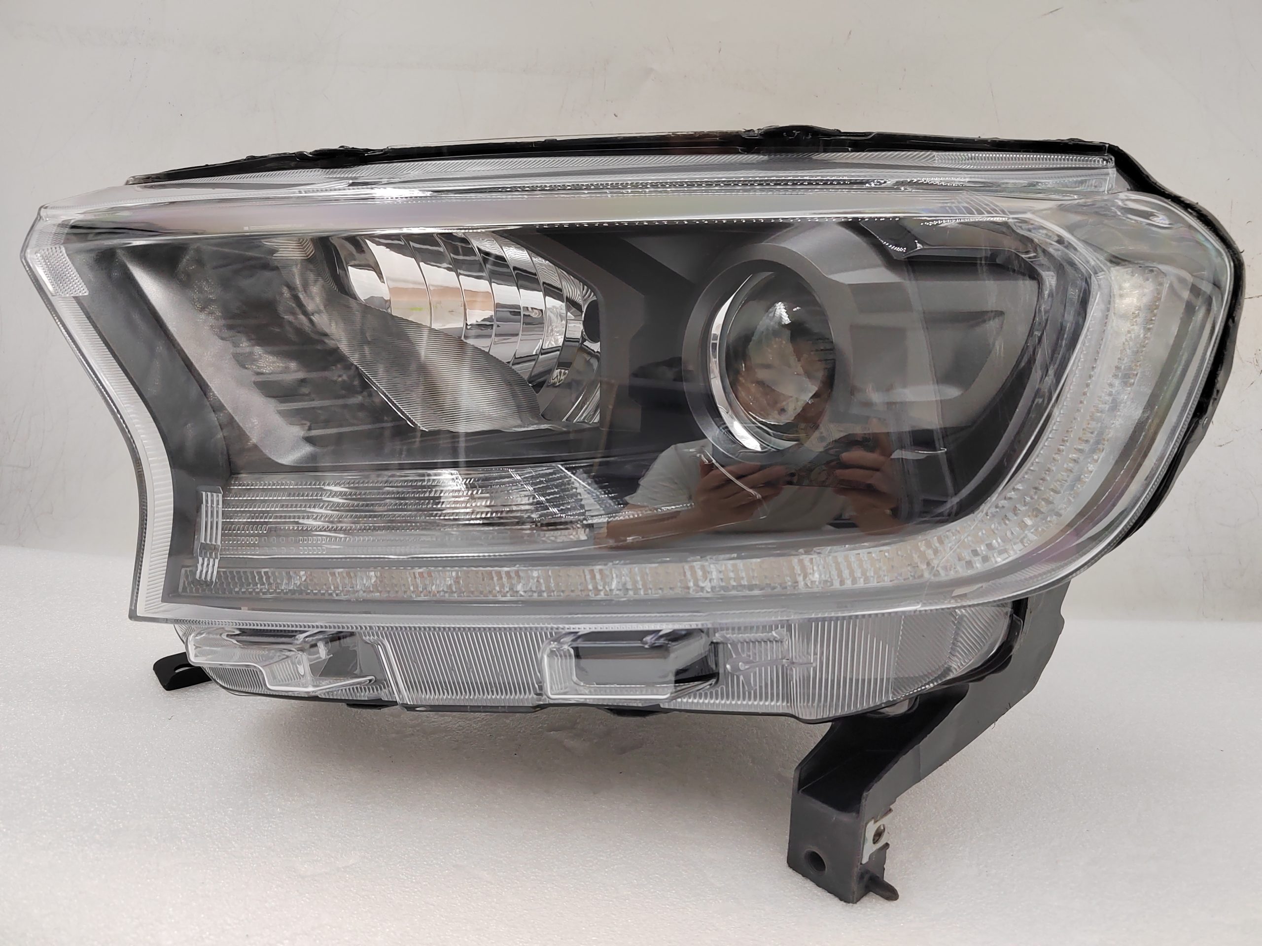 FORD EVEREST RANGER 2015-2019 XENON L.H.S HEADLIGHT ASSEMBLY