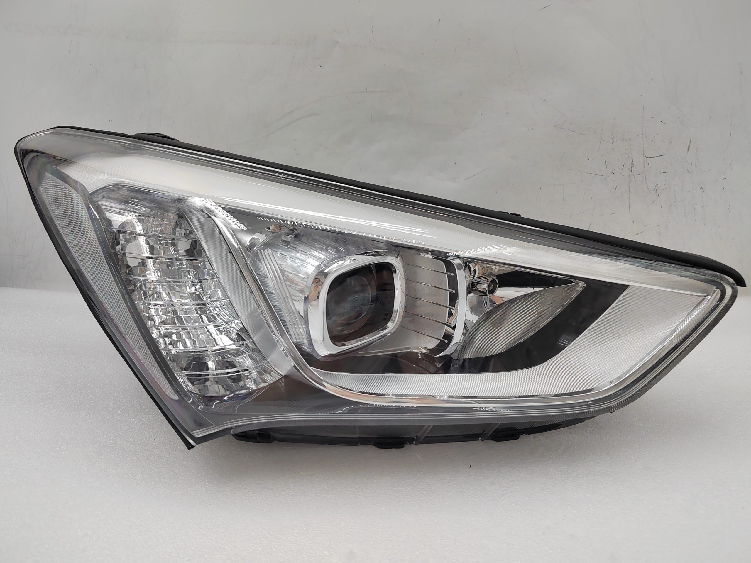 HYUNDAI SANTA FE DM 2013-2015 HALOGEN R.H.S HEADLIGHT ASSEMBLY